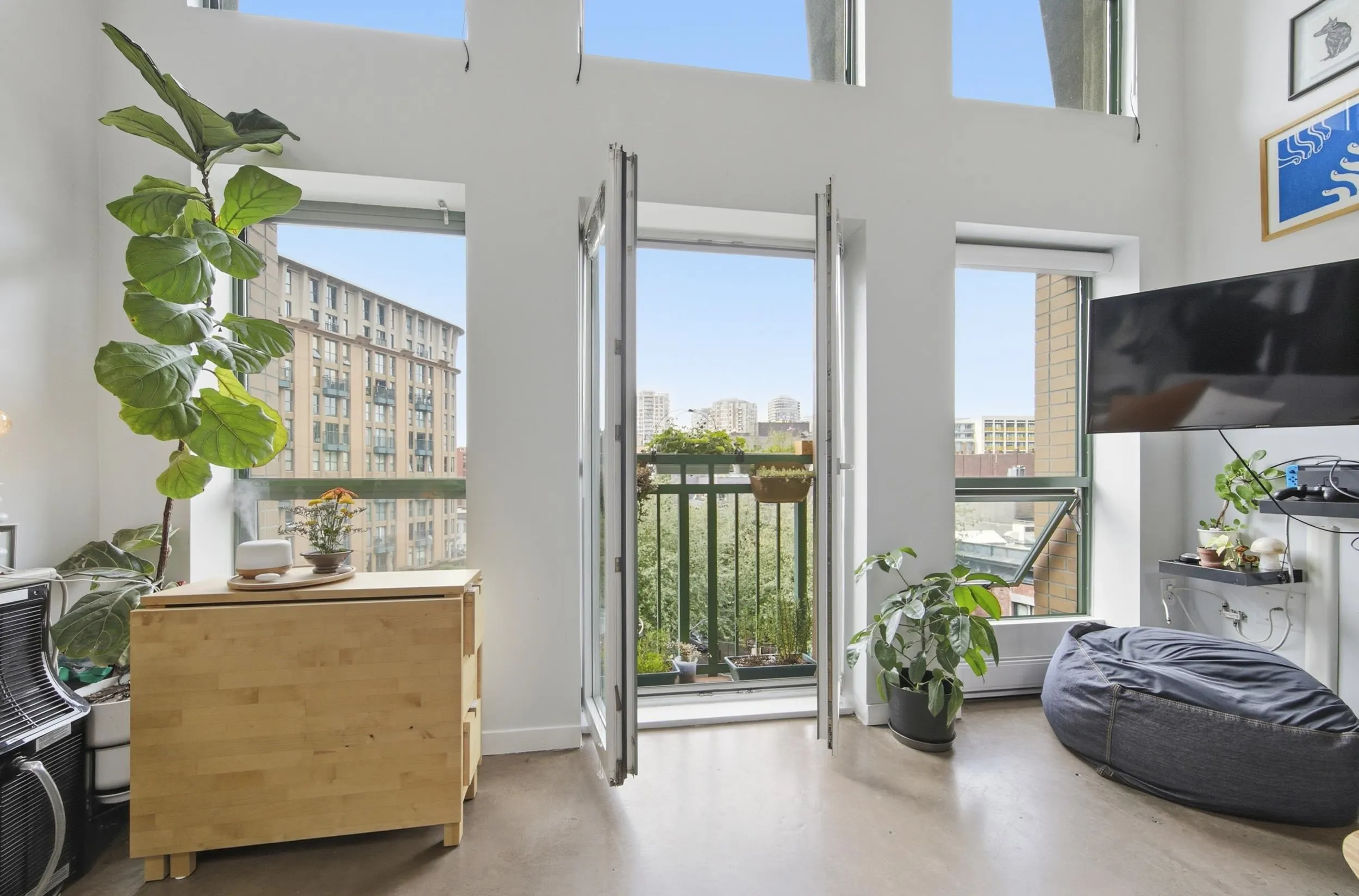 1 E Cordova Street #504