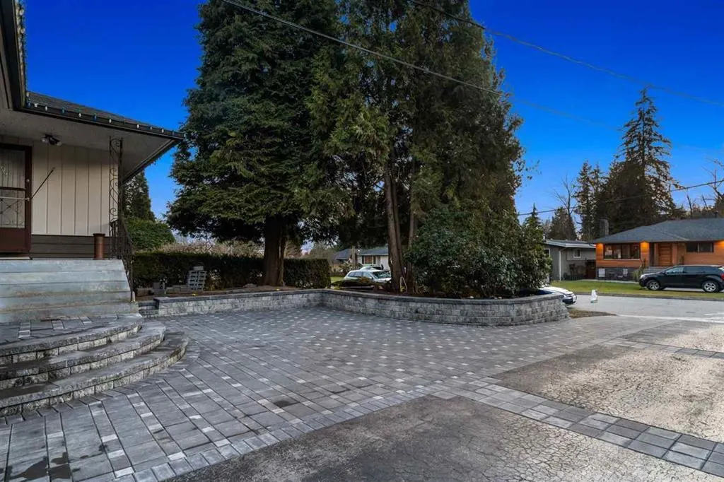838 Dundonald Drive