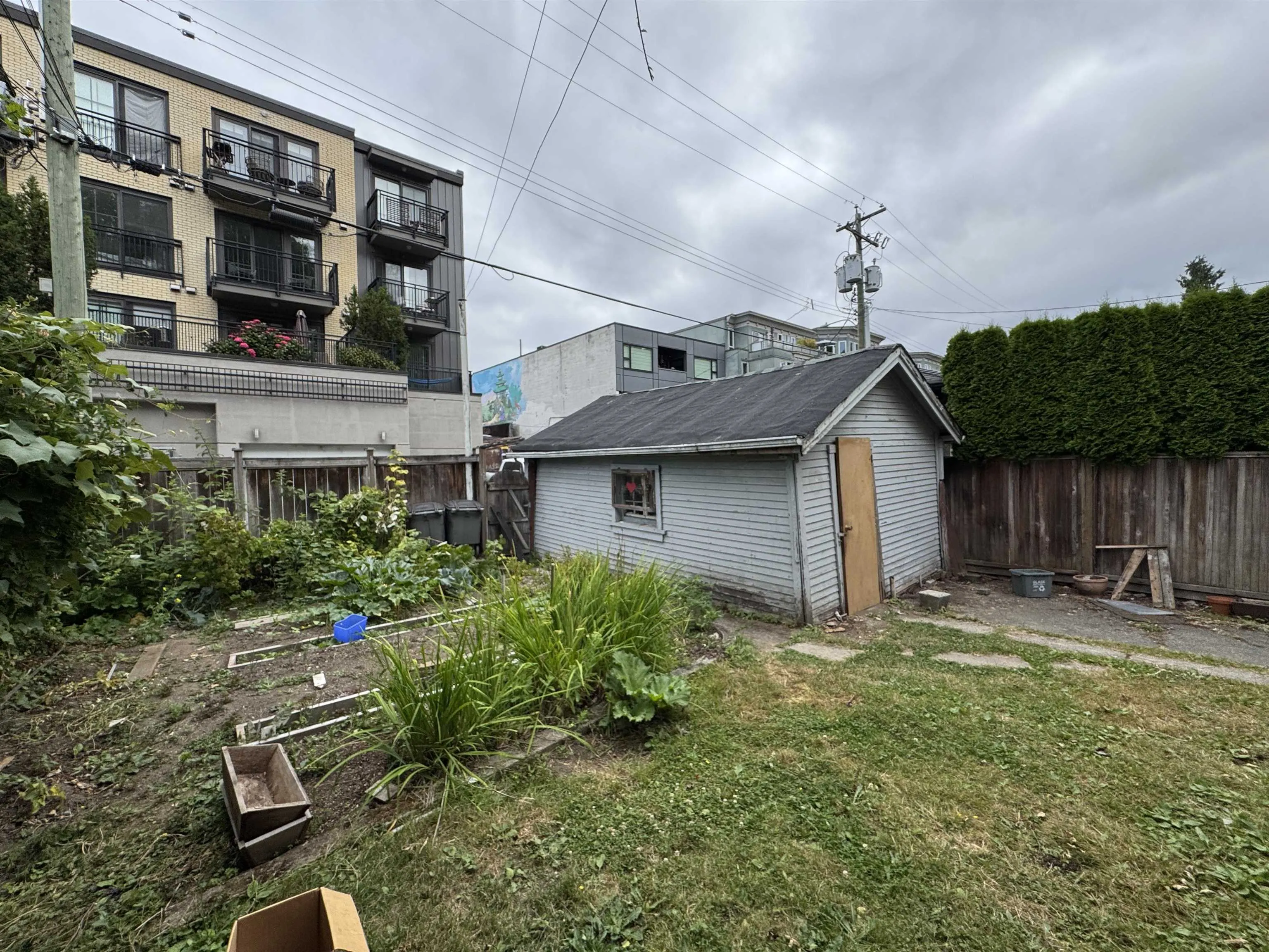 3481 W 10th Avenue