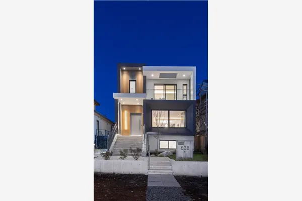 838 E 14th Street