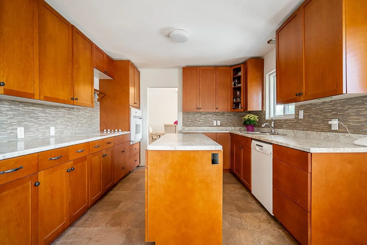50 E 10th Avenue