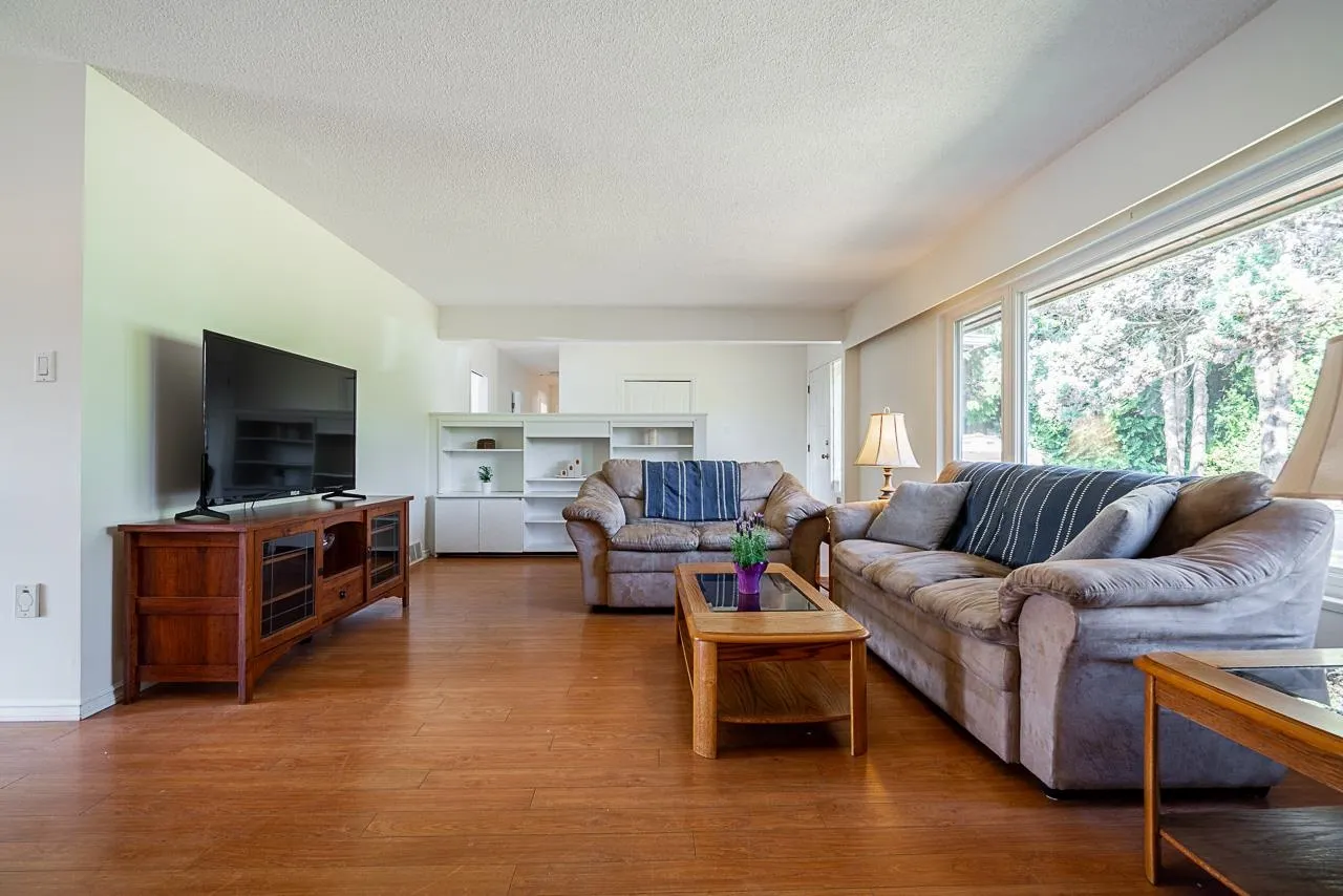 50 E 10th Avenue