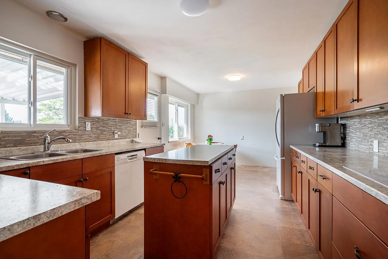50 E 10th Avenue