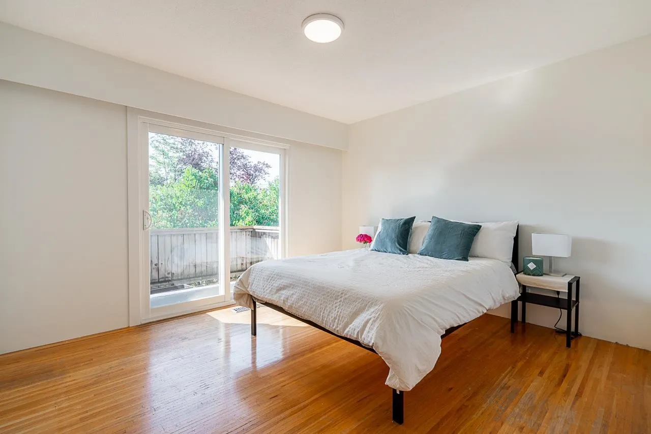 50 E 10th Avenue