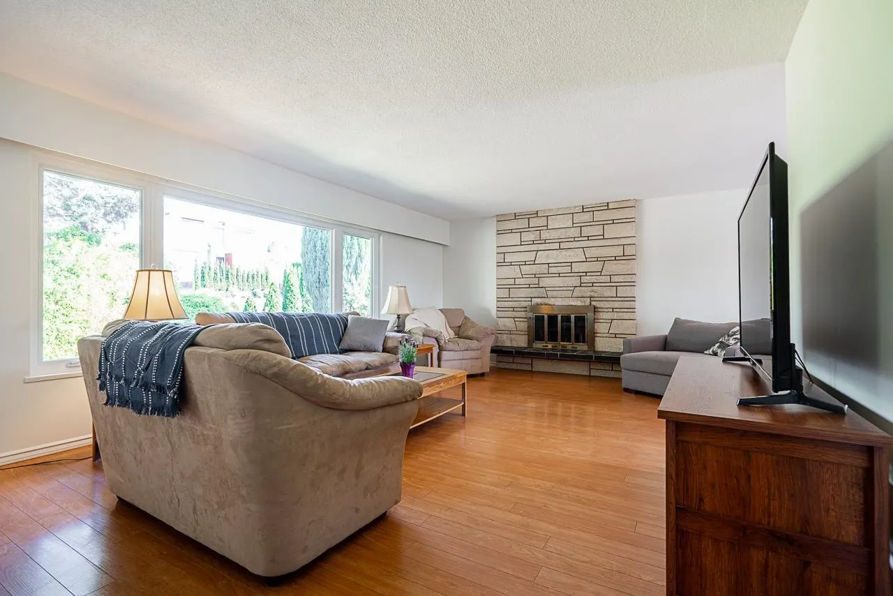 50 E 10th Avenue