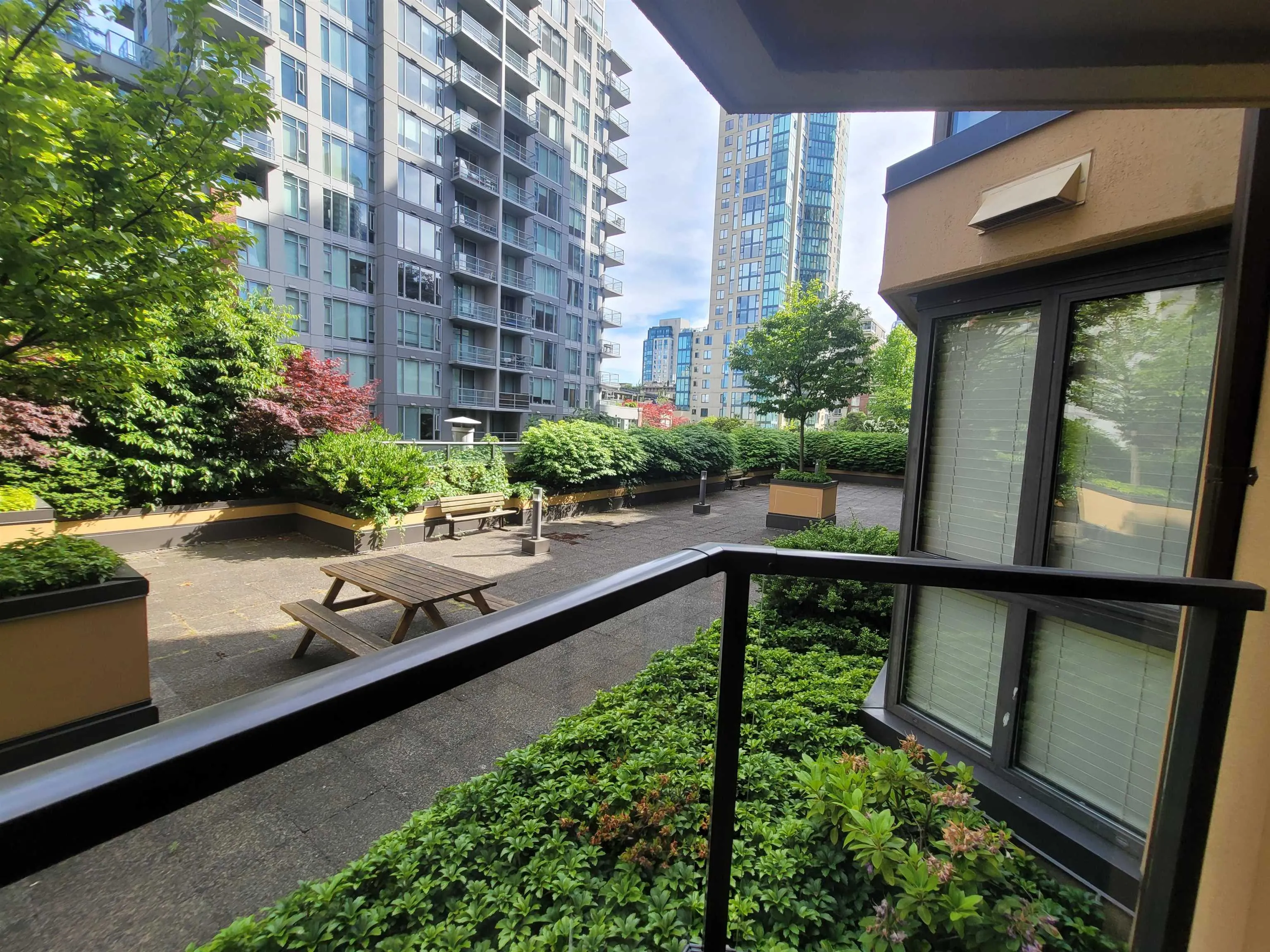 488 Helmcken Street #214