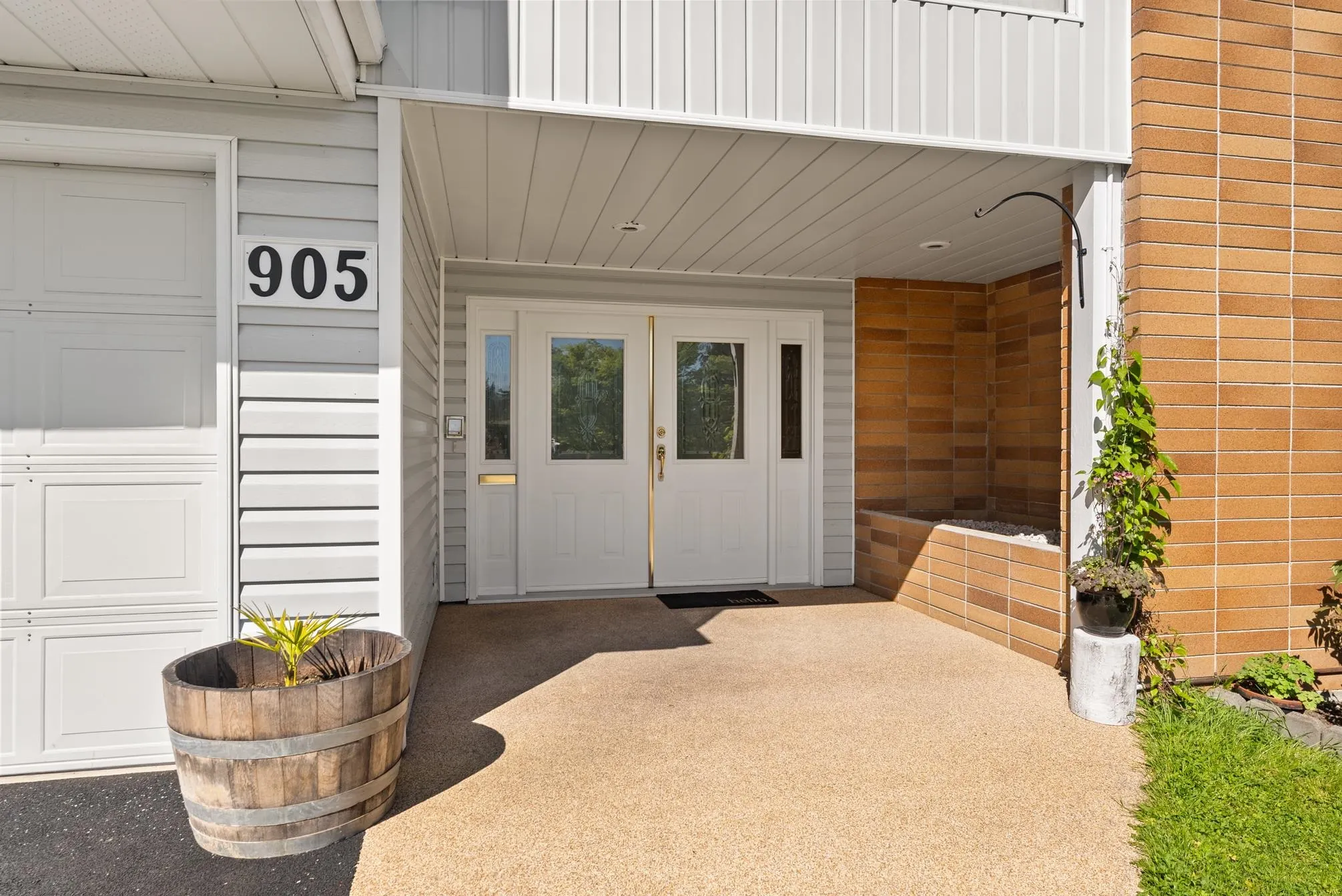 905 Eden Crescent