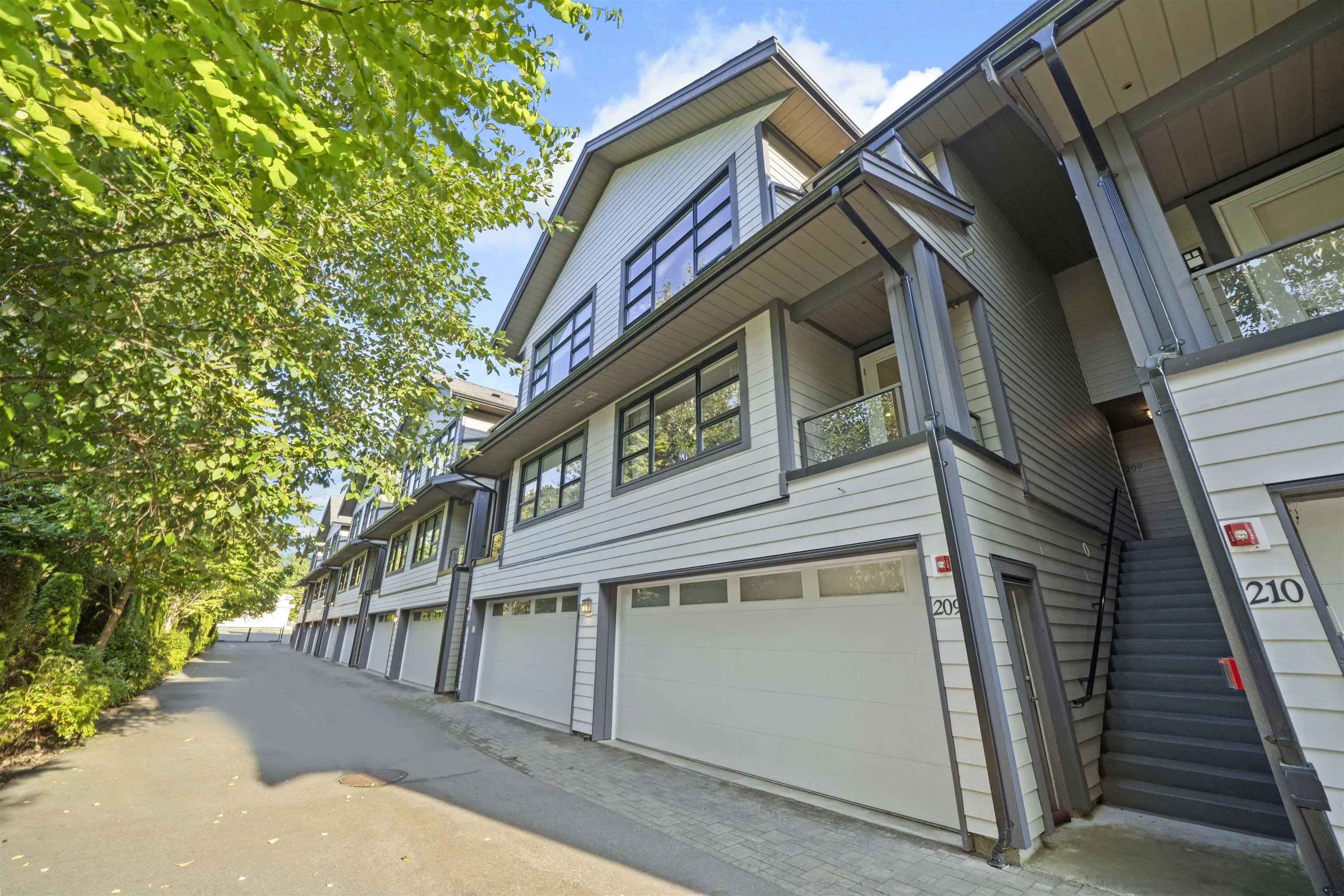 13585 16 Avenue #209