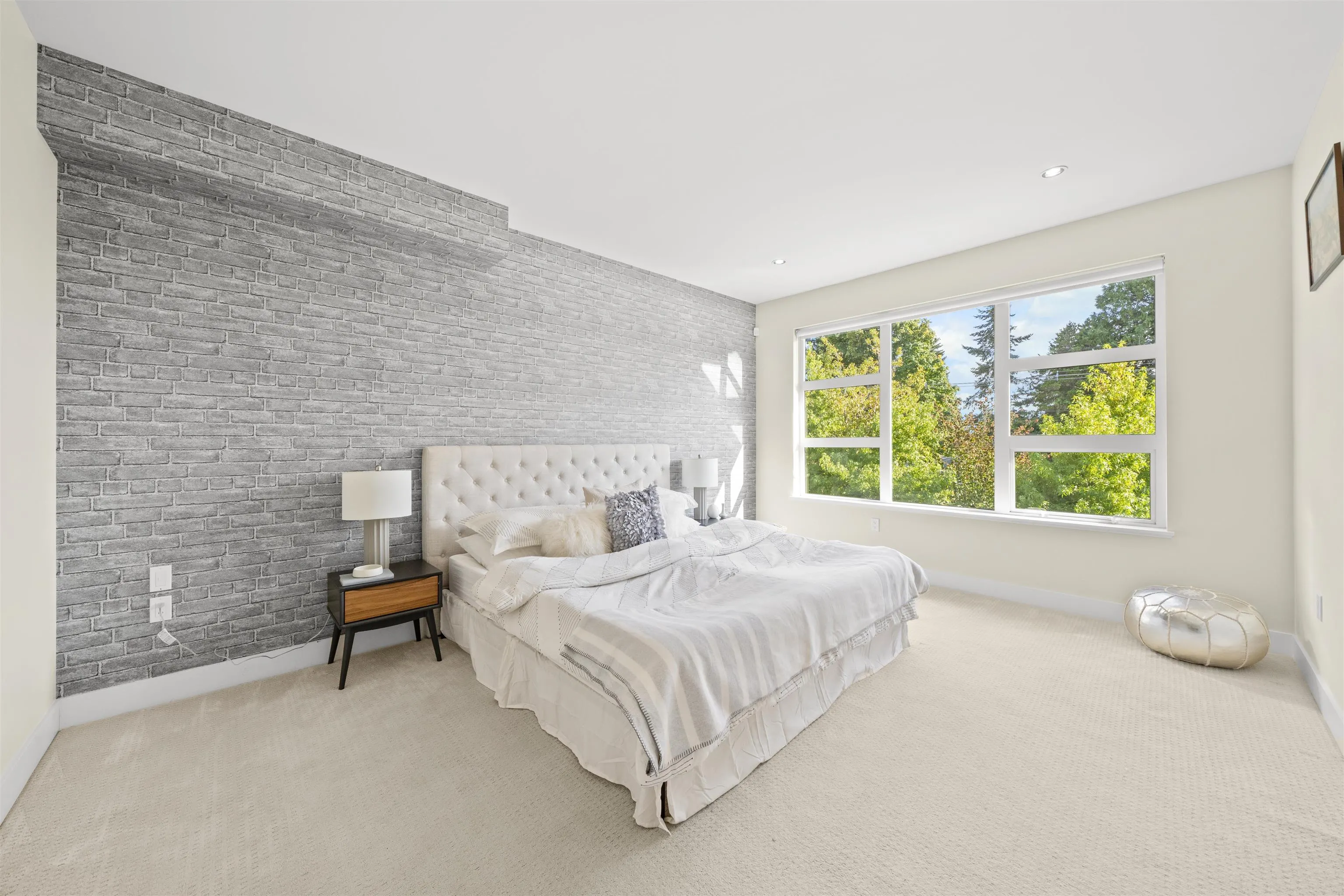13585 16 Avenue #209