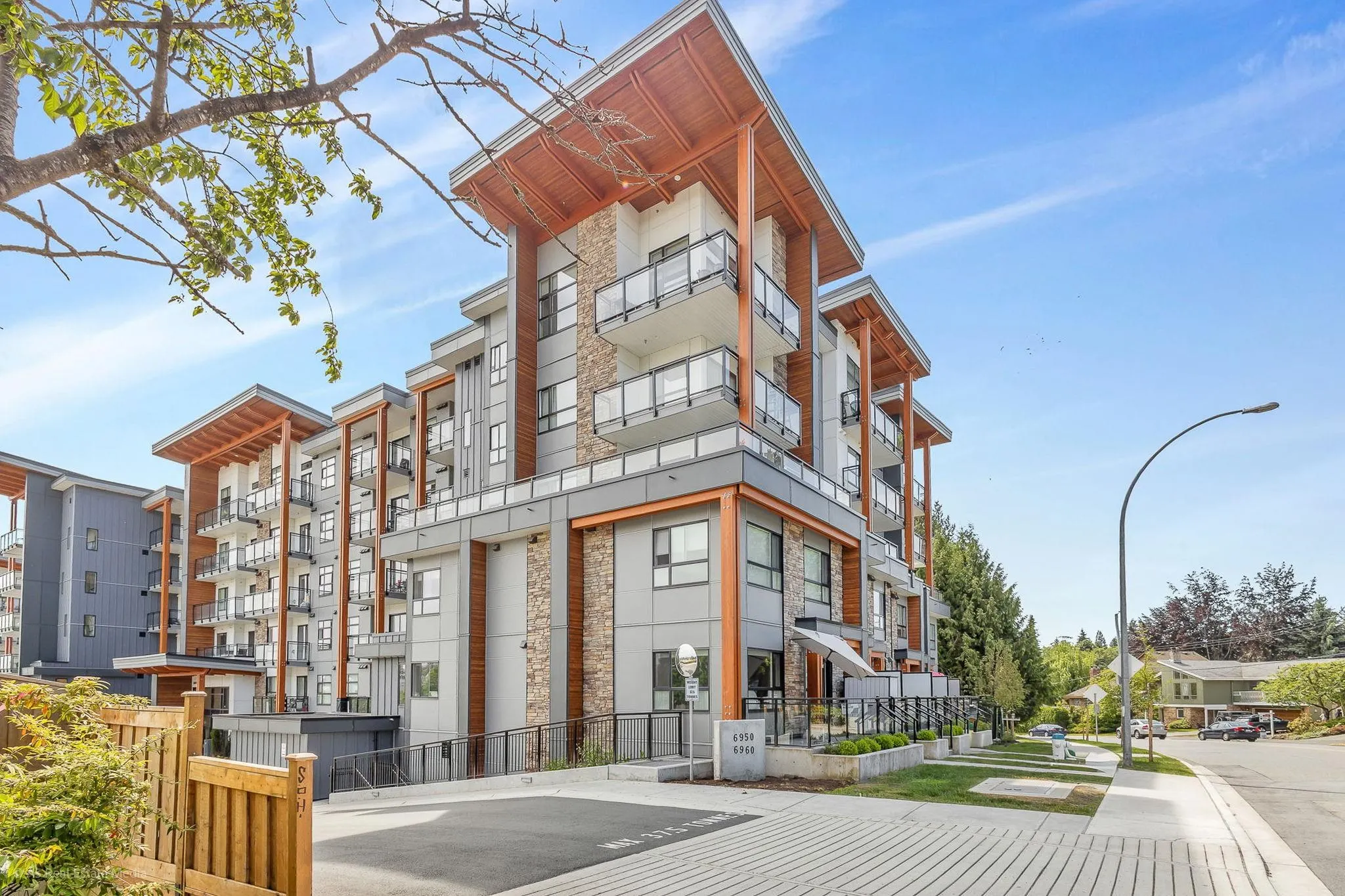 6960 Nicholson Road #208