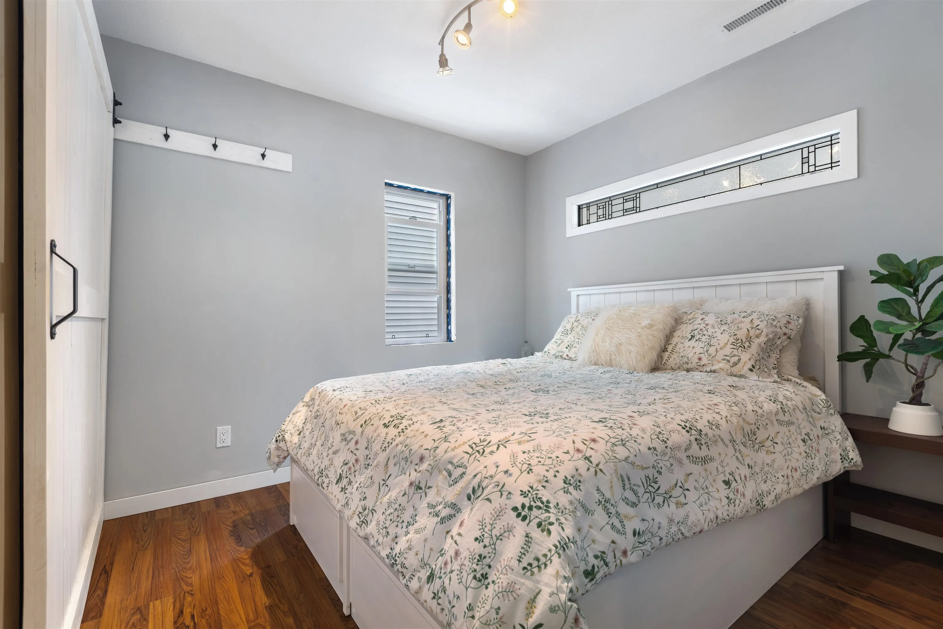 800 South Dyke Road #4