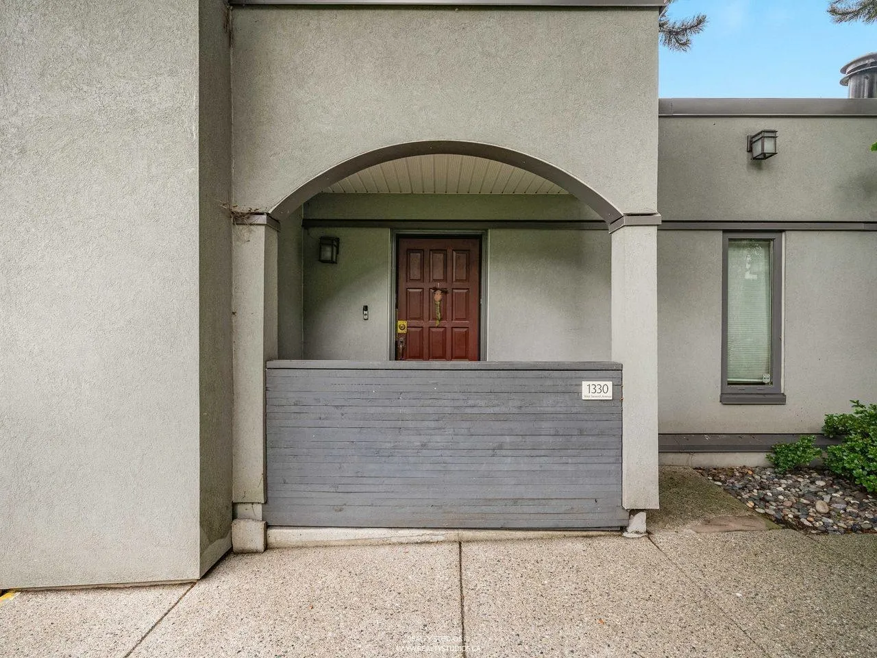 1330 W 7th Avenue
