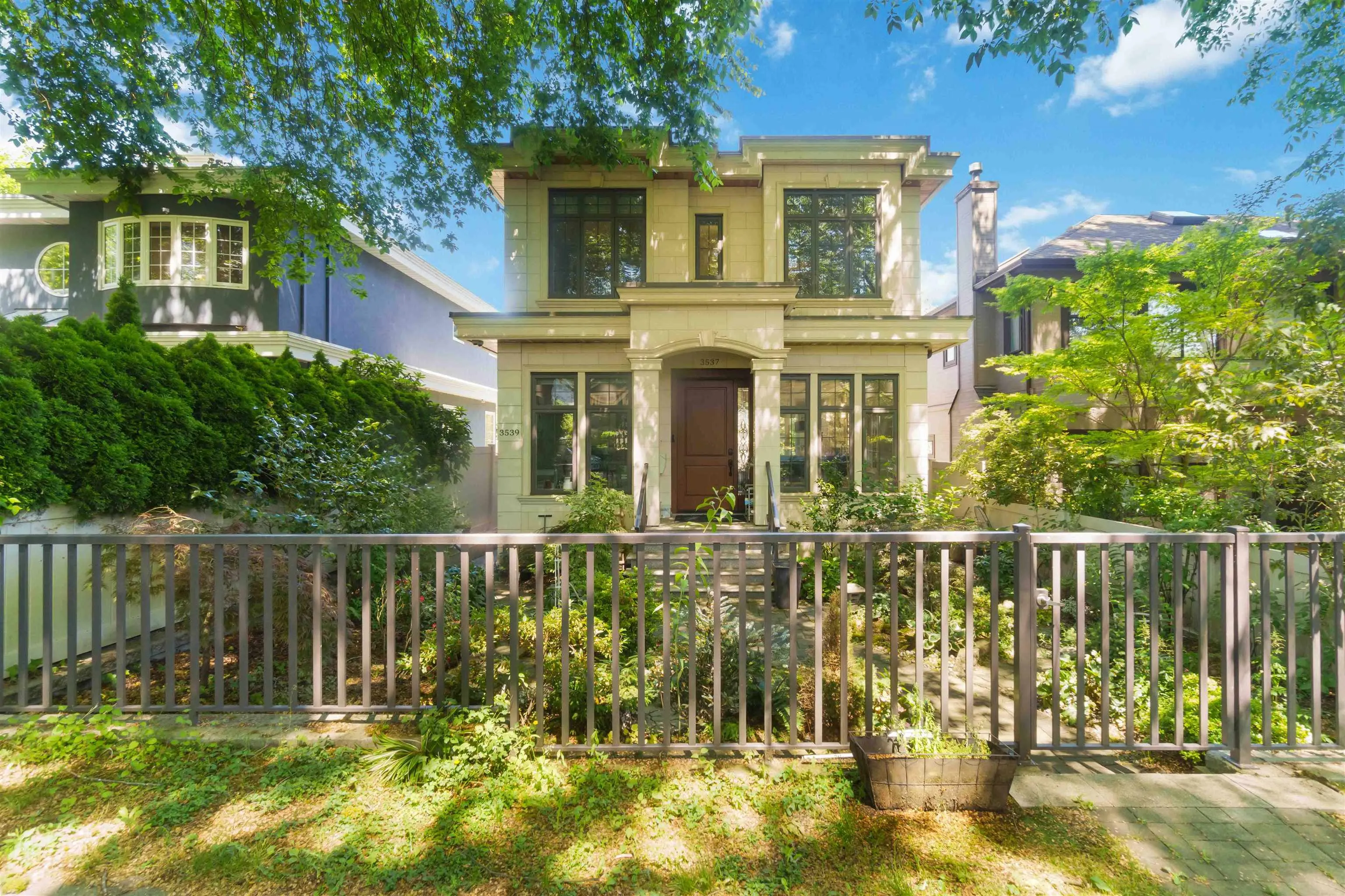 3537 W 18th Avenue
