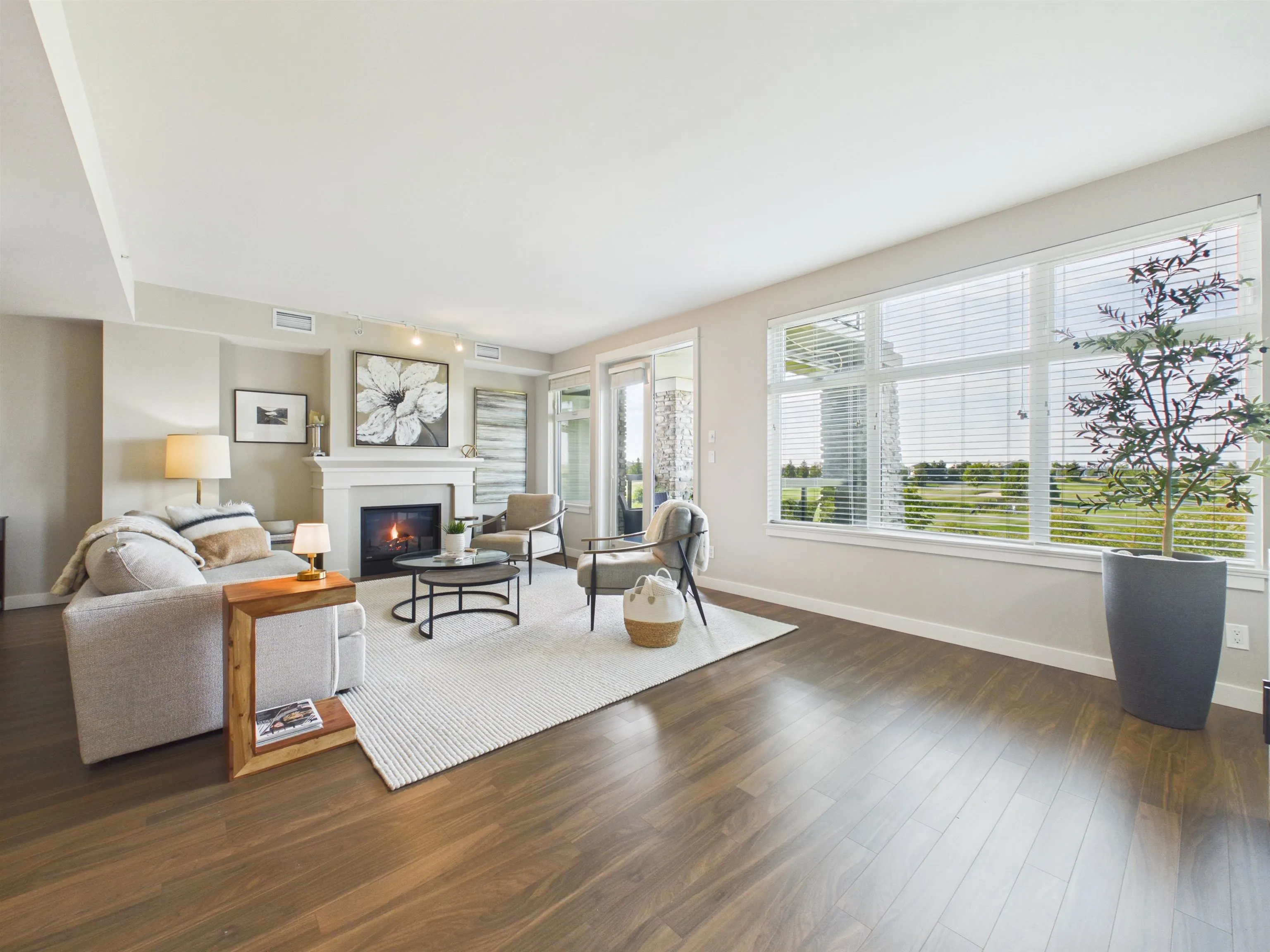 5055 Springs Boulevard #210