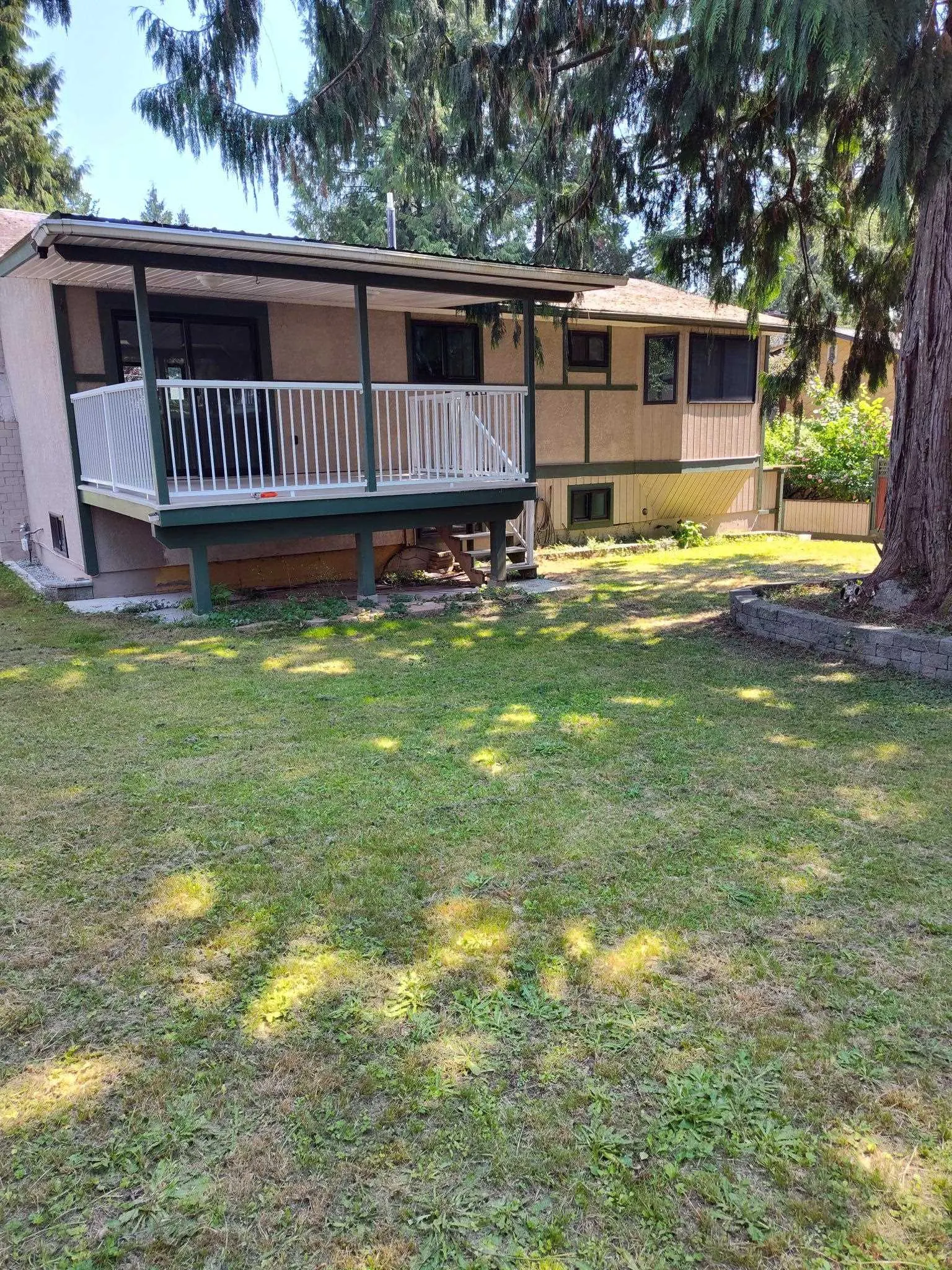 3821 Clematis Crescent