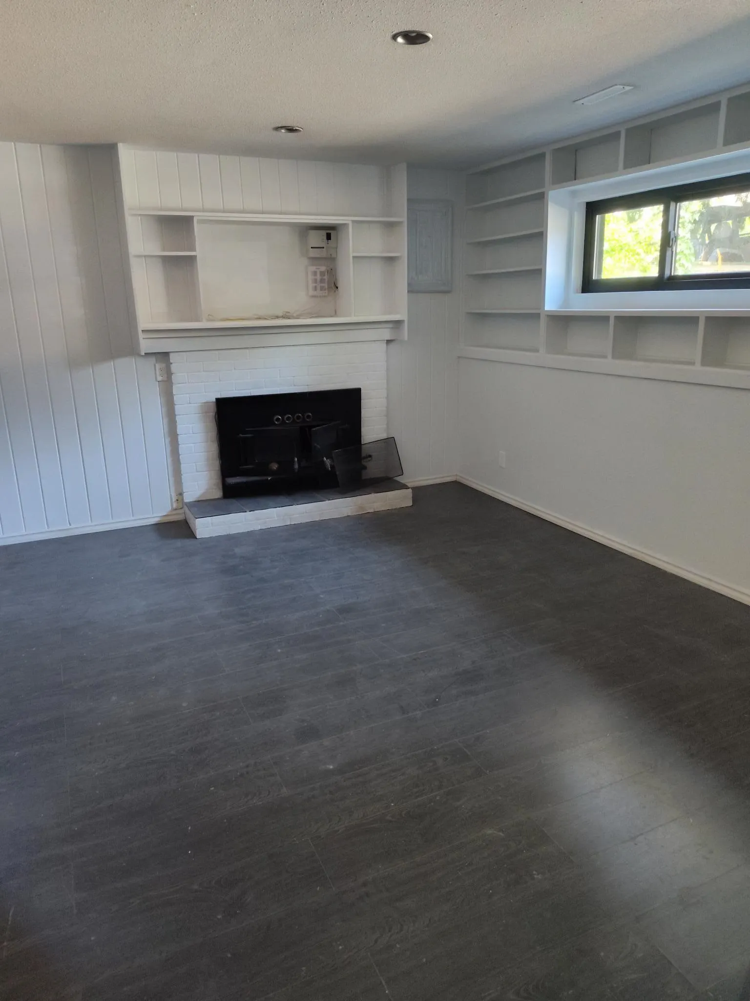 3821 Clematis Crescent