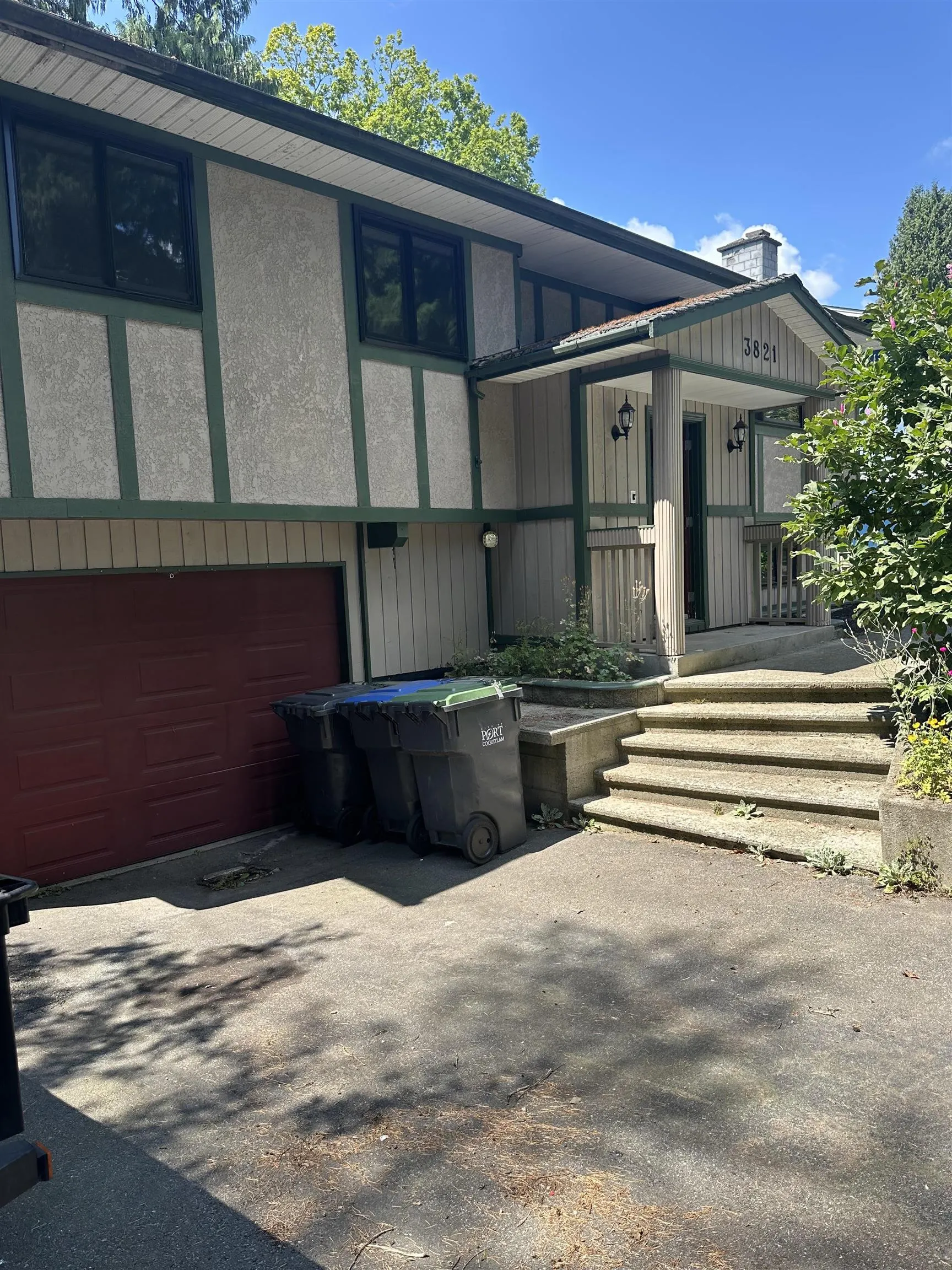 3821 Clematis Crescent