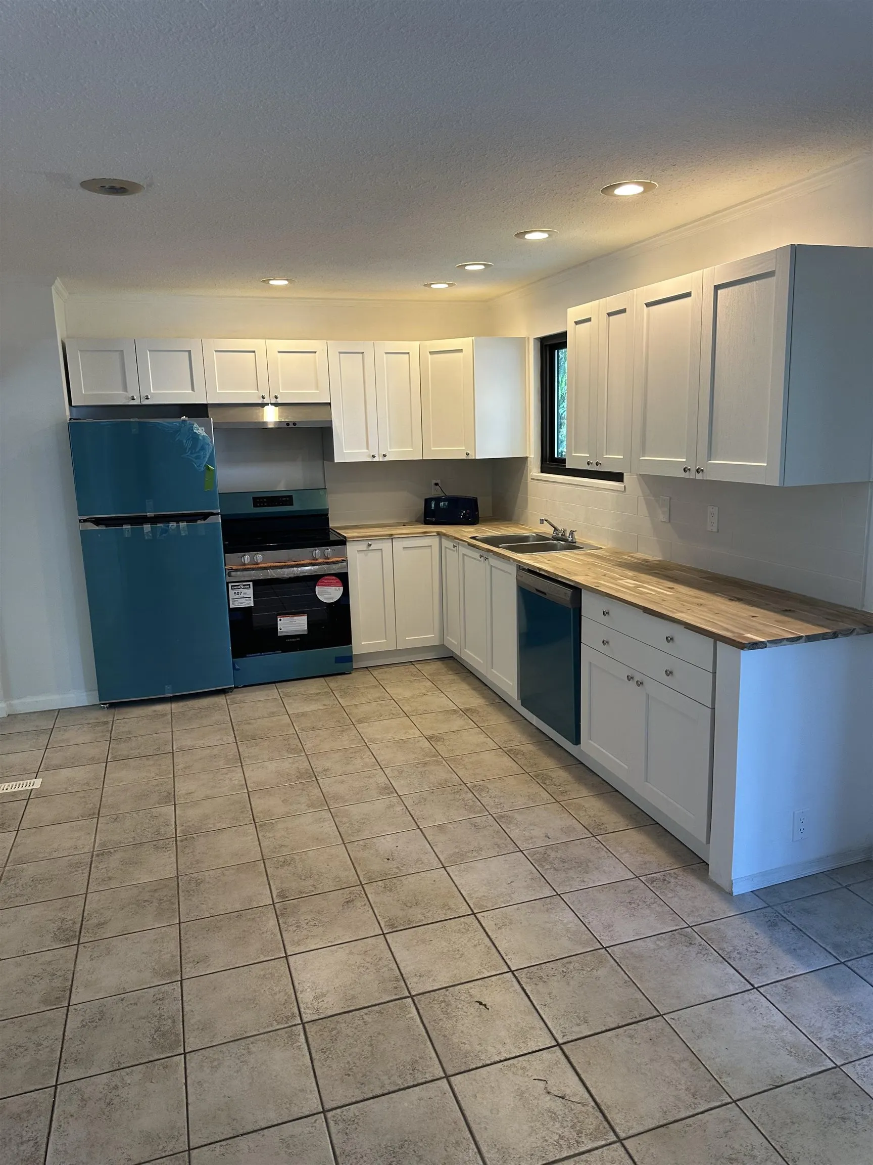 3821 Clematis Crescent
