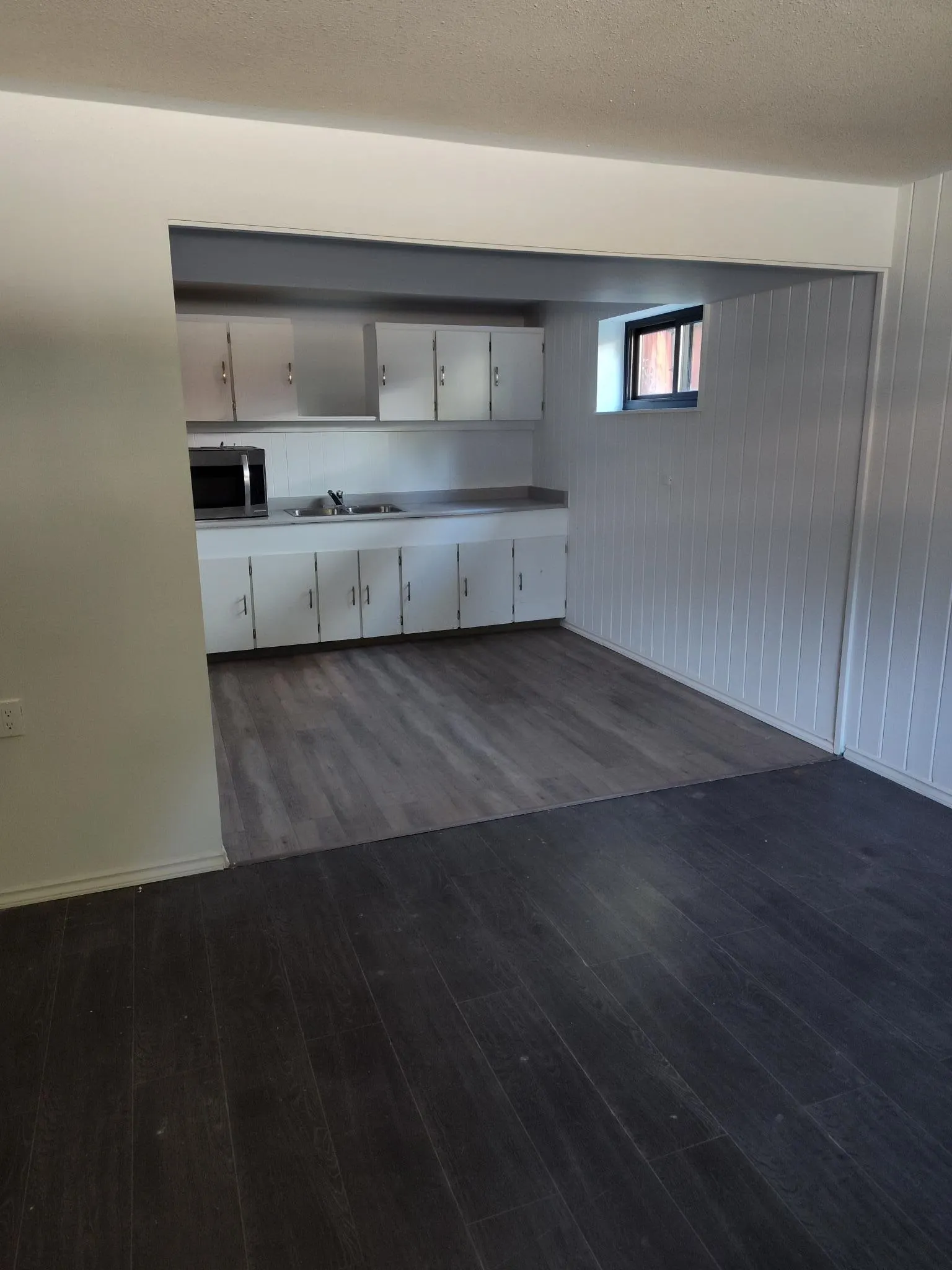 3821 Clematis Crescent