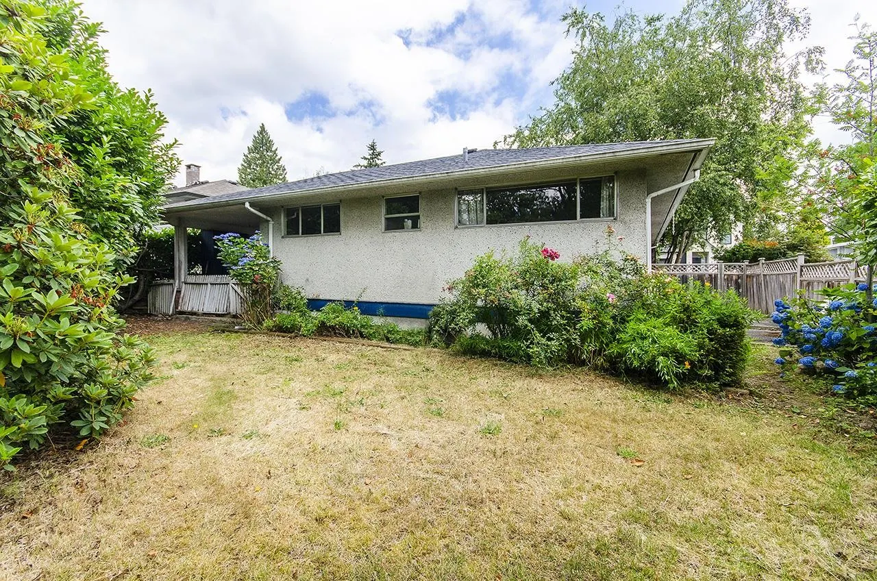 945 Caithness Crescent
