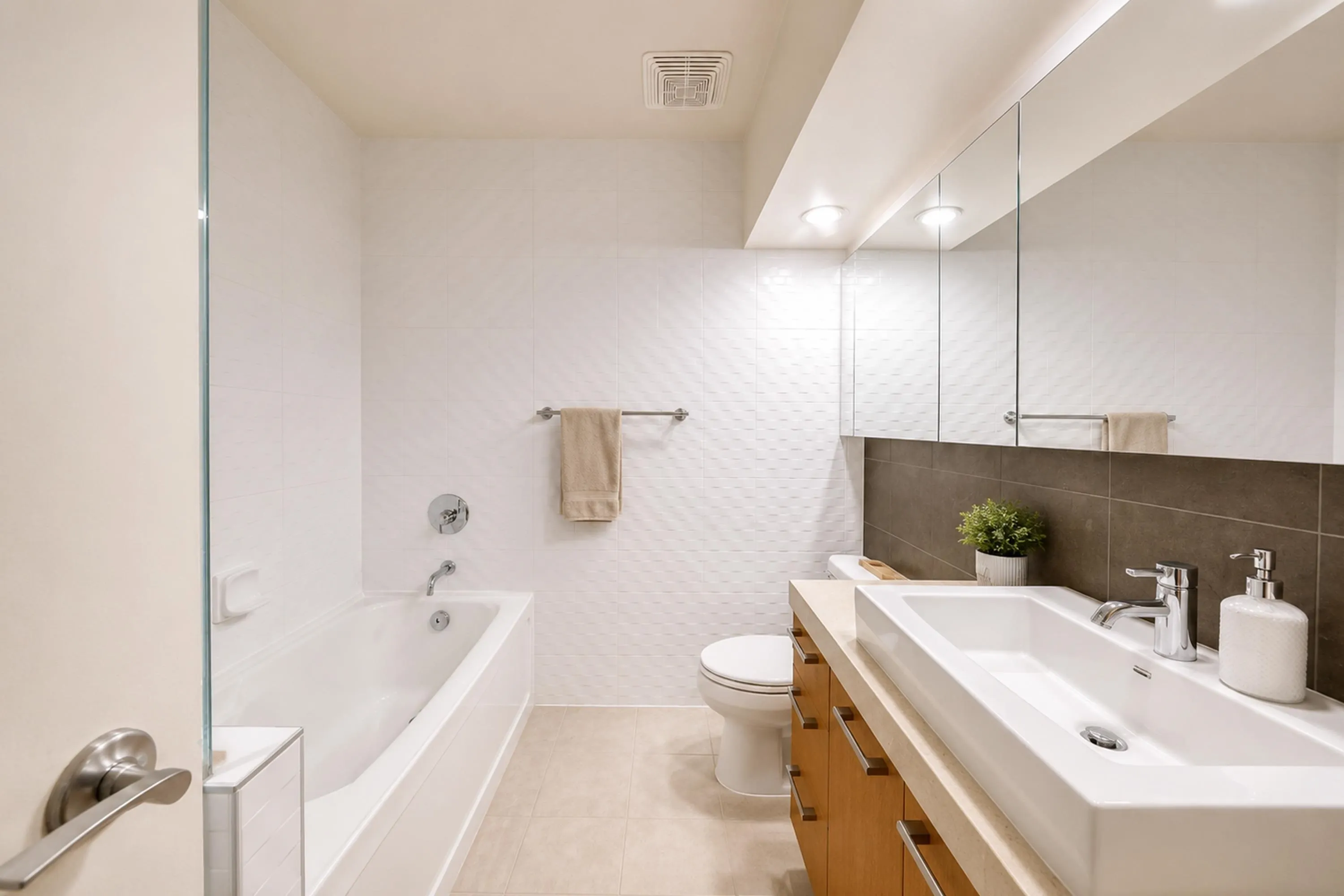 1333 W Georgia Street #915