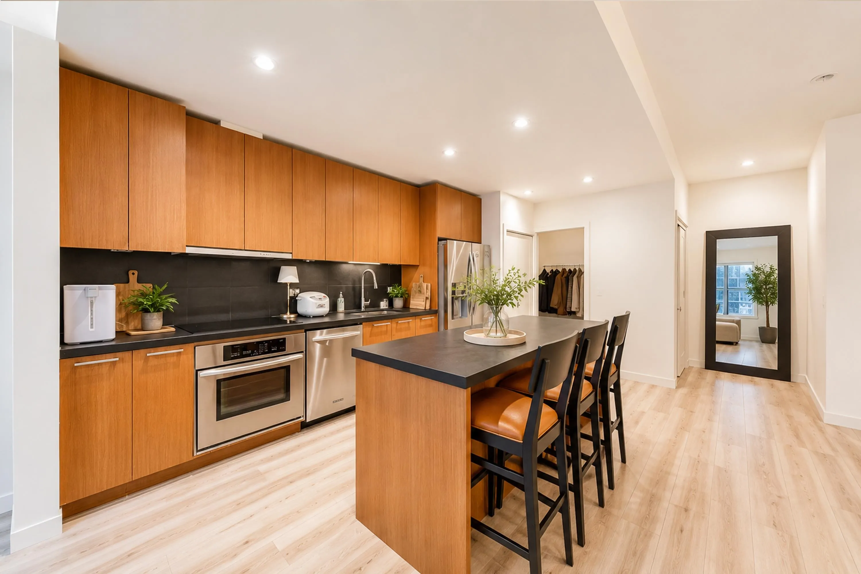 1333 W Georgia Street #915