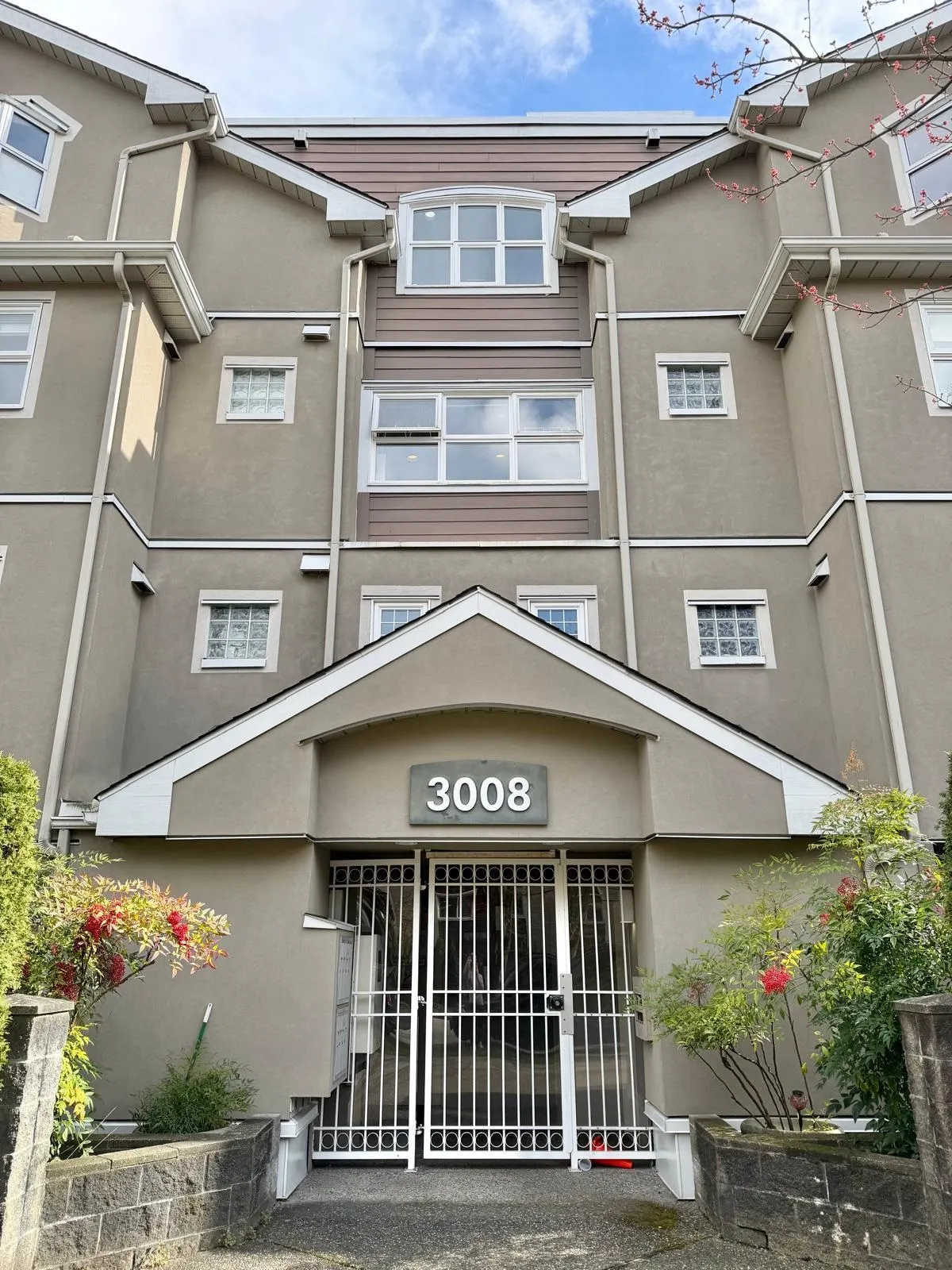 3008 Willow Street #102