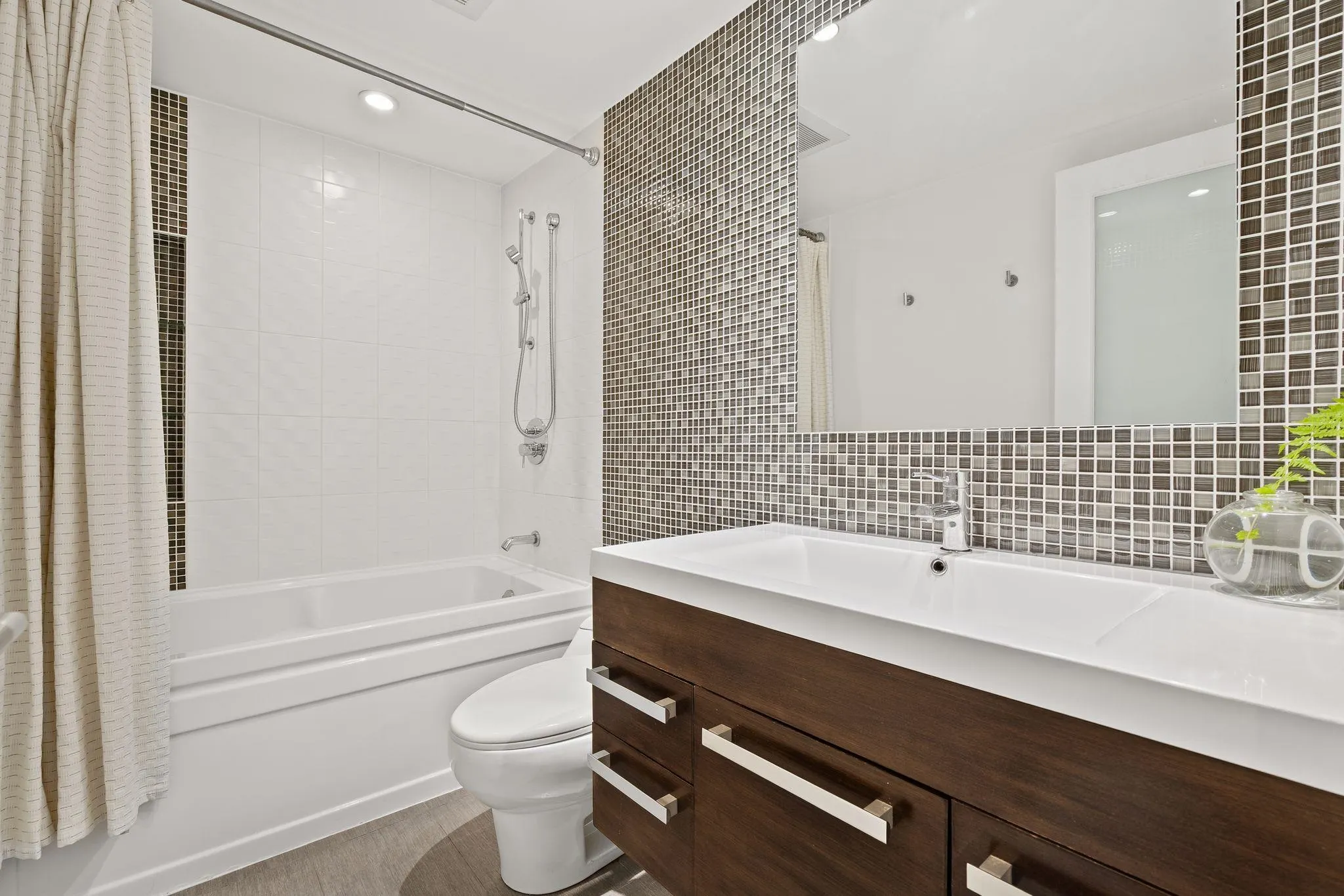 925 W 15th Avenue #104