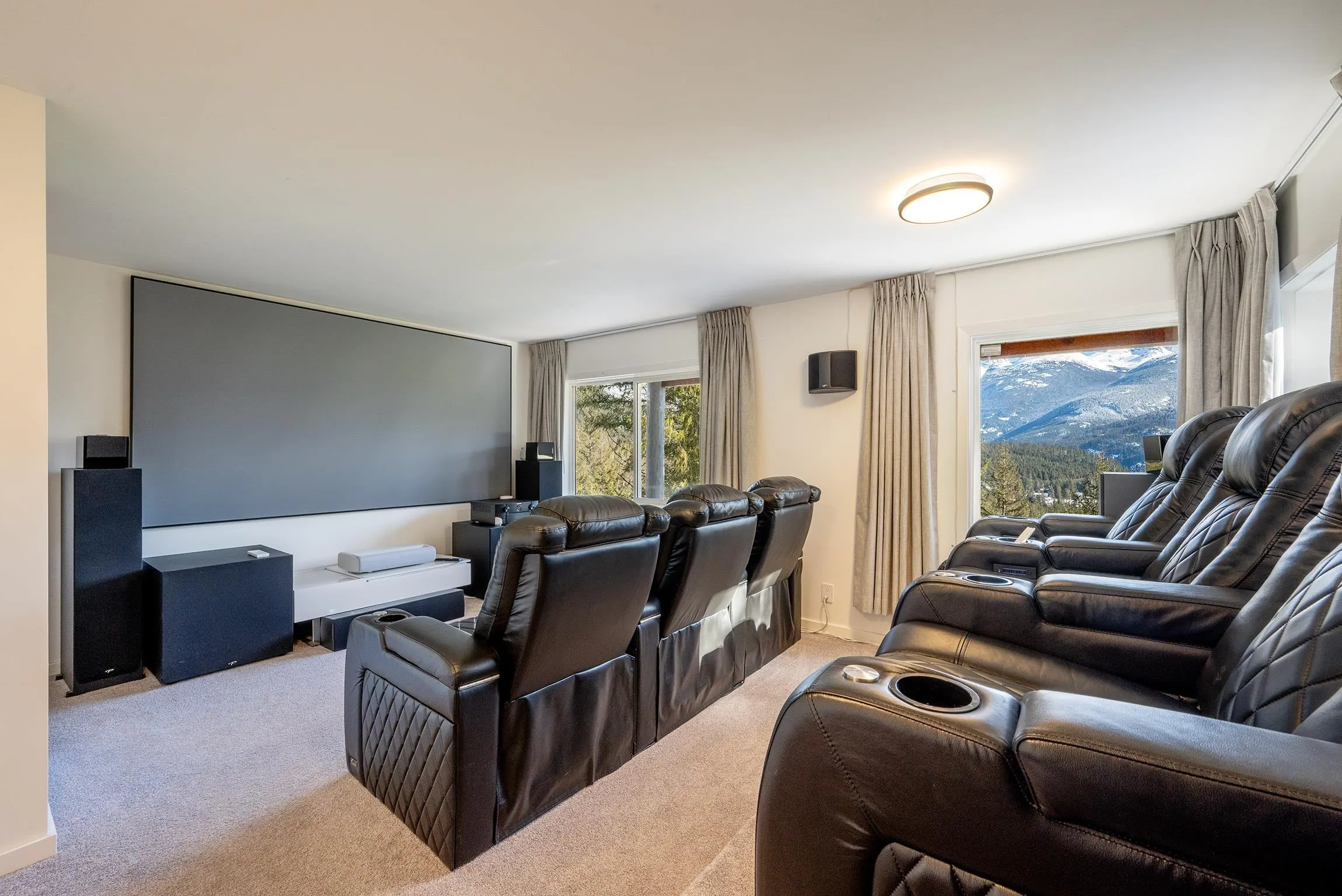 8373 Mountain View Drive