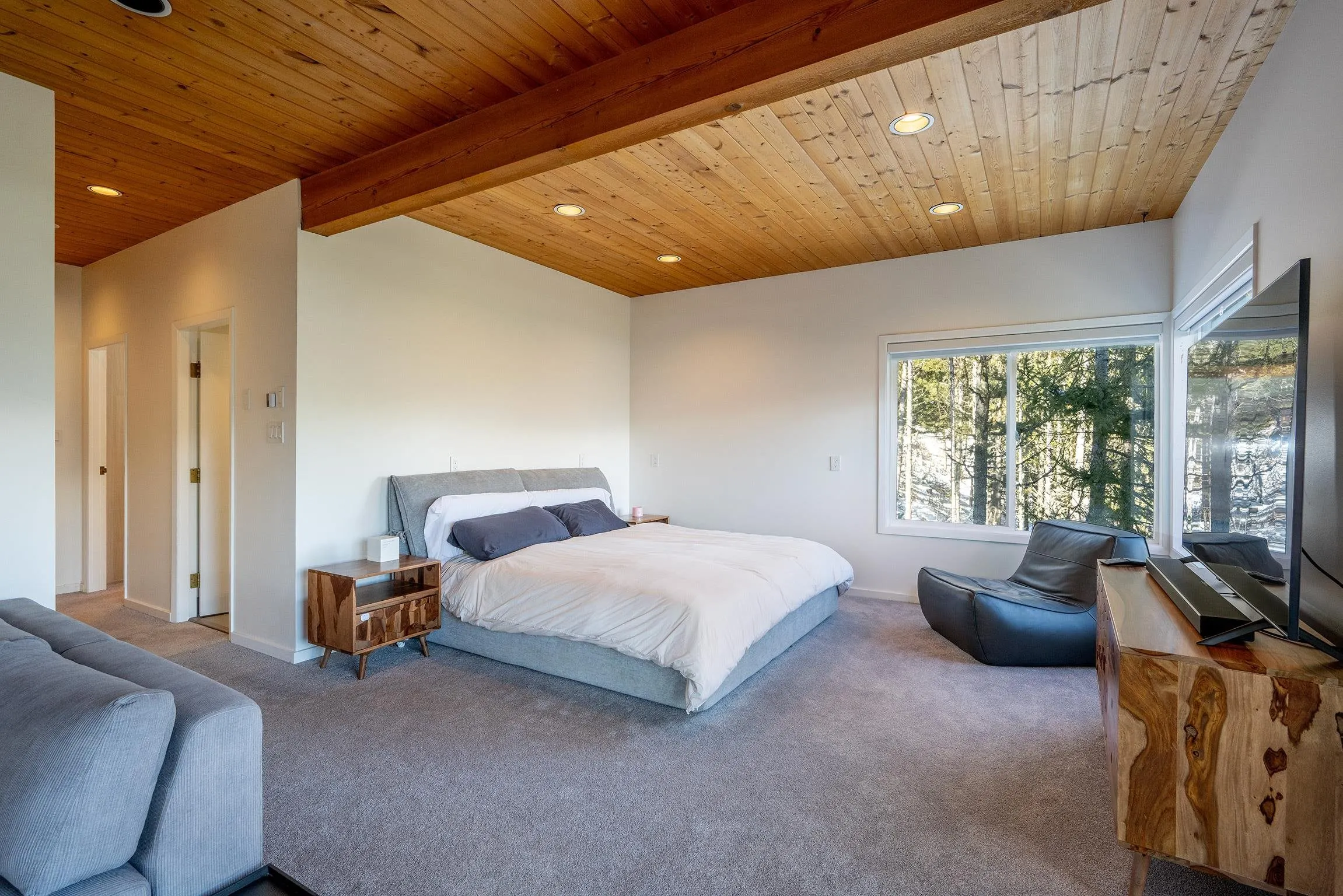 8373 Mountain View Drive