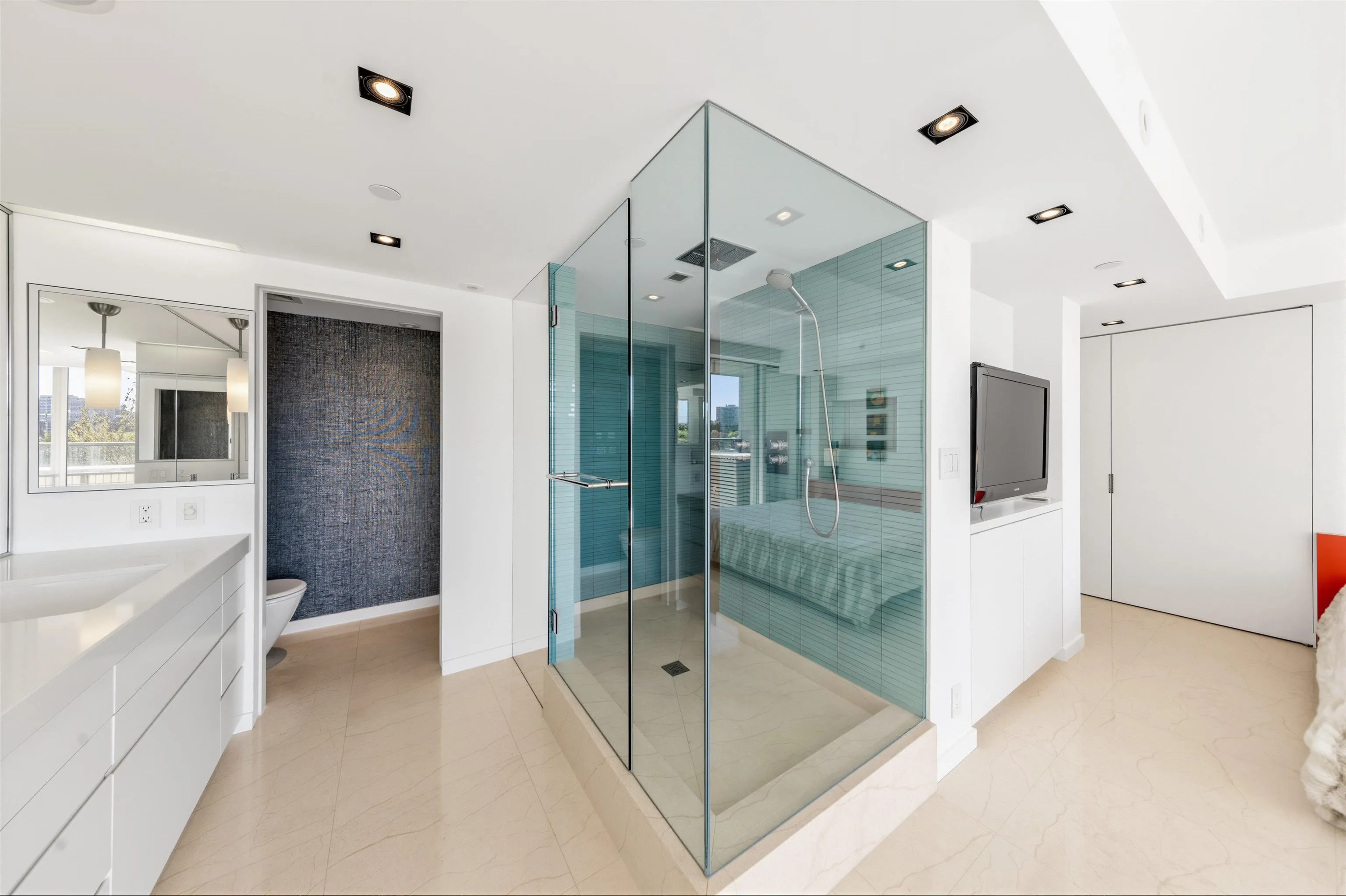 1288 Marinaside Crescent #606