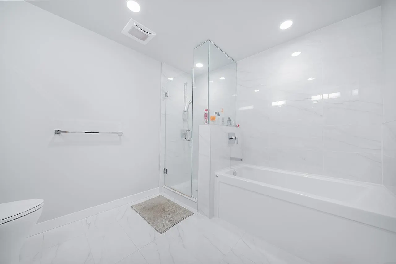 5033 Cambie Street #402