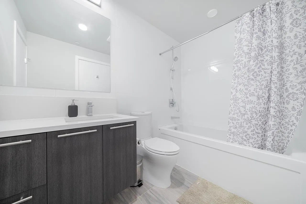 5033 Cambie Street #402