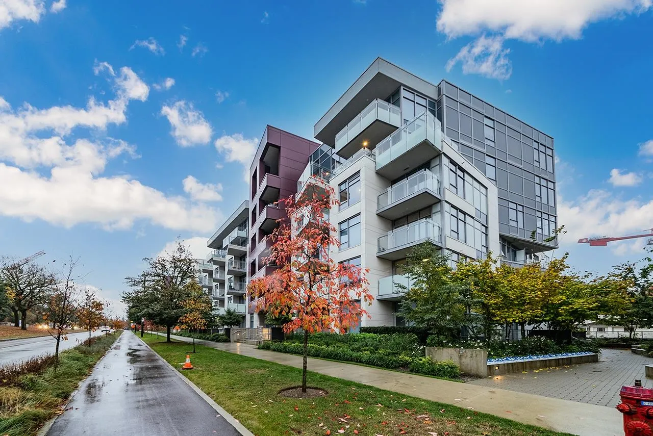 5033 Cambie Street #402