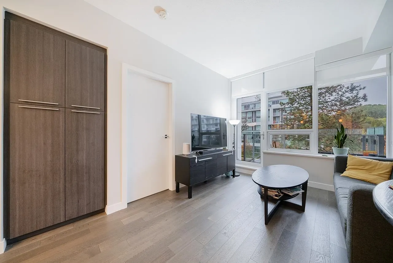 5033 Cambie Street #402