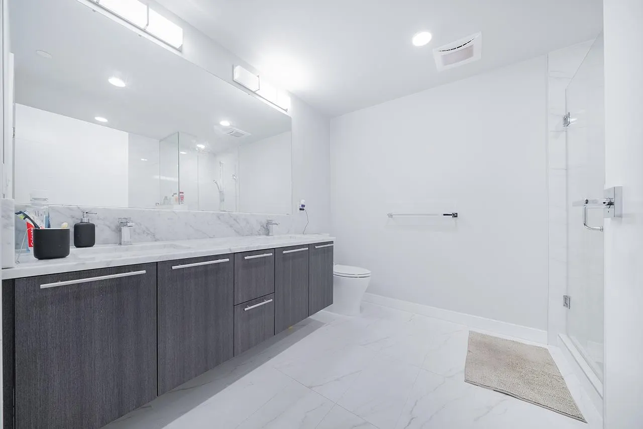 5033 Cambie Street #402