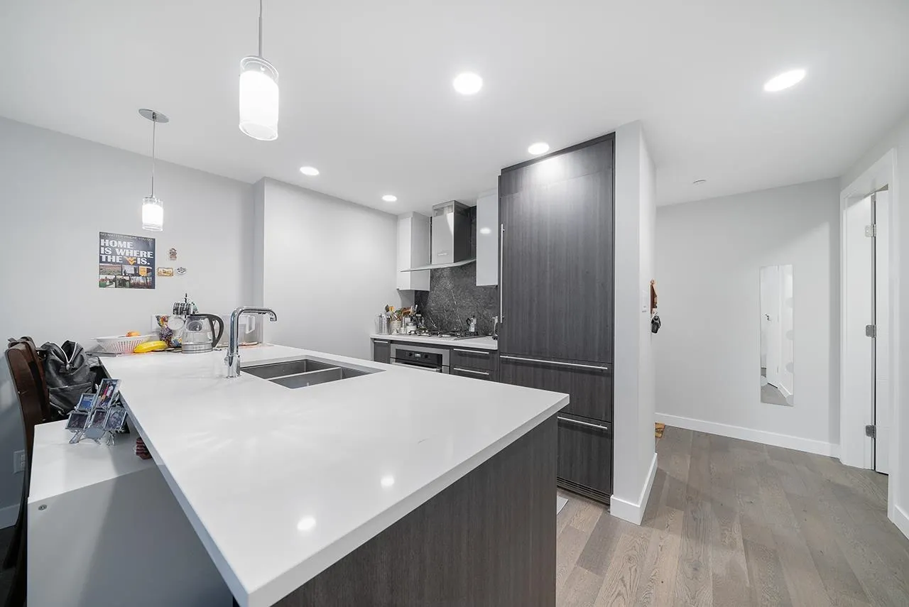 5033 Cambie Street #402