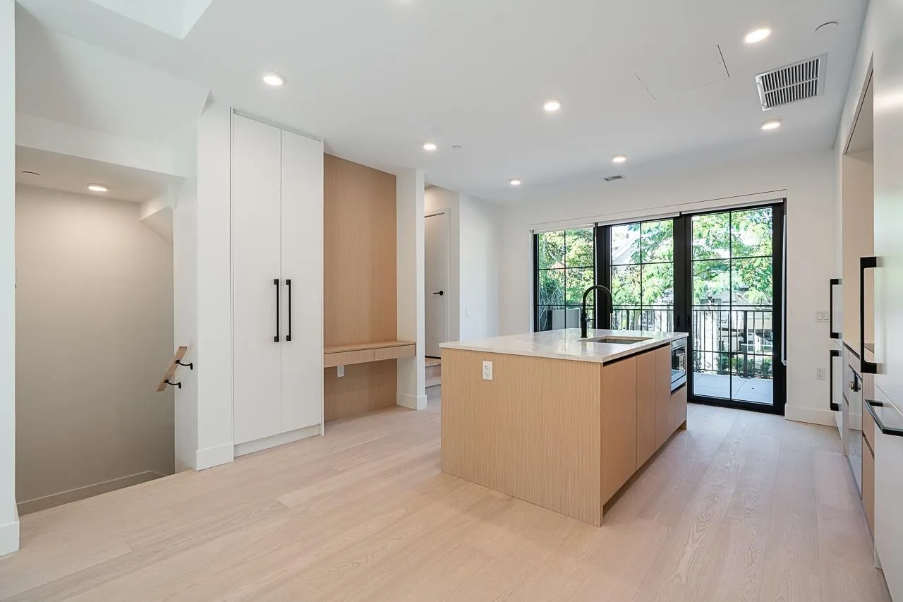 551 W 28th Avenue #107