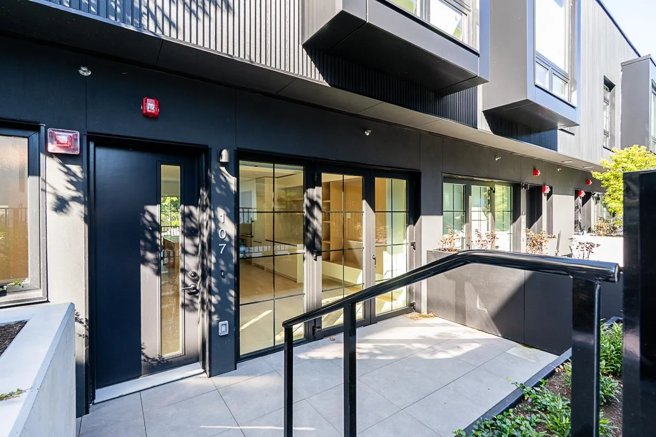551 W 28th Avenue #107