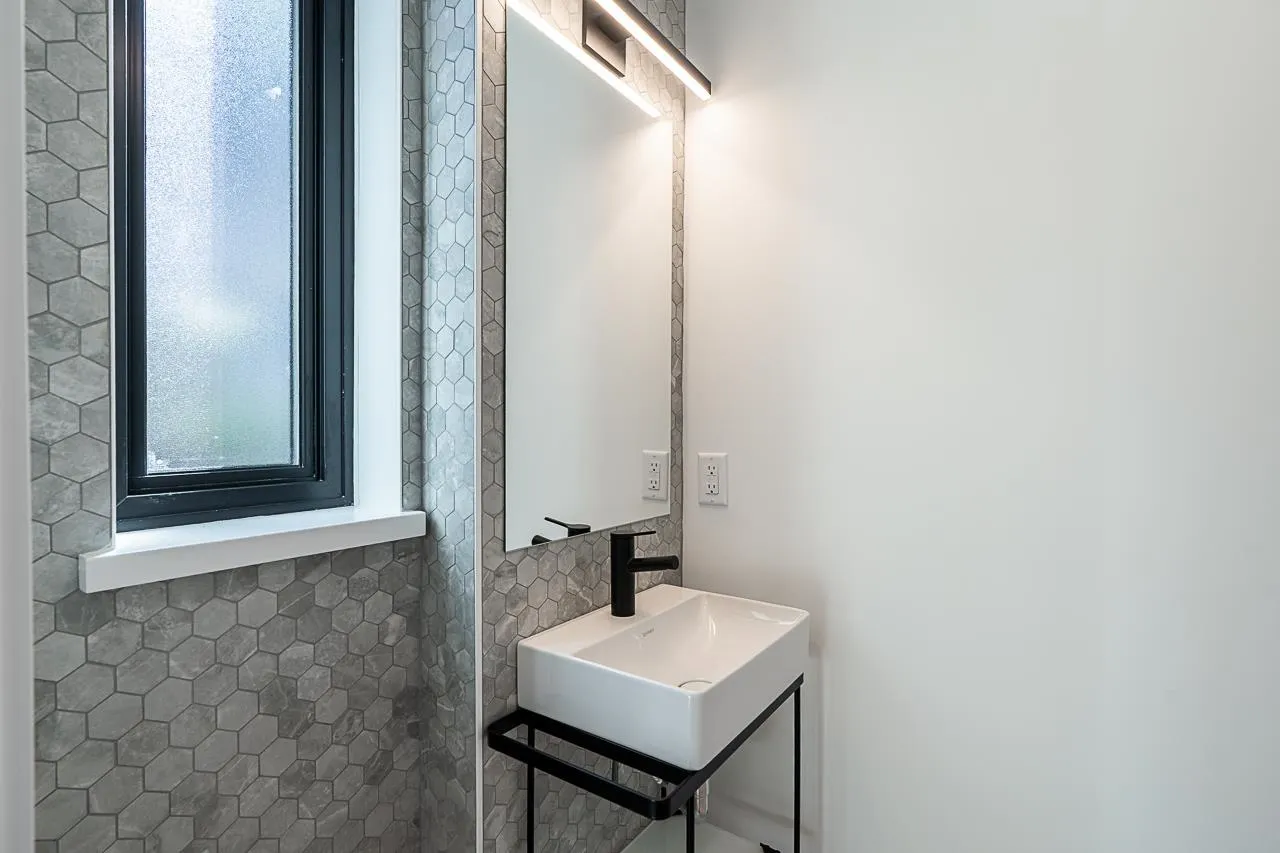 551 W 28th Avenue #107