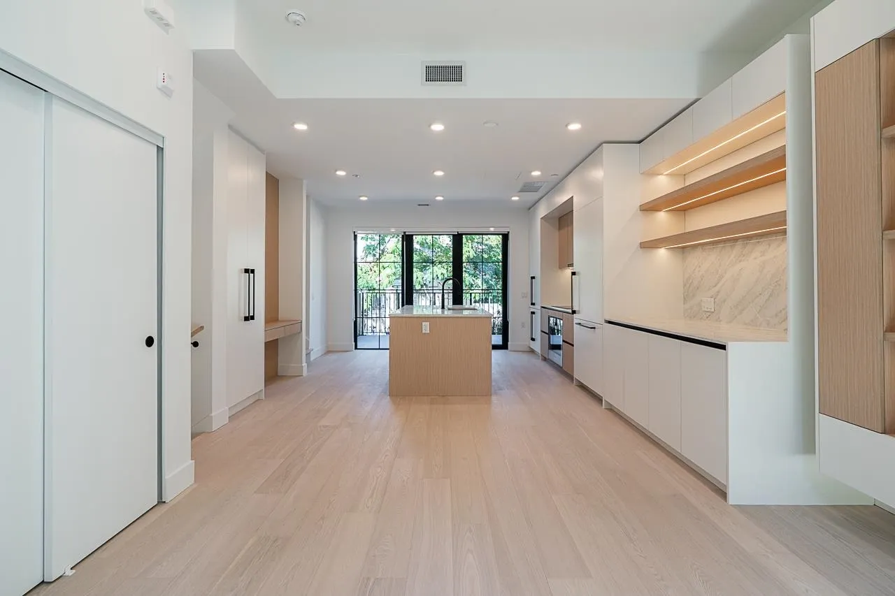551 W 28th Avenue #107