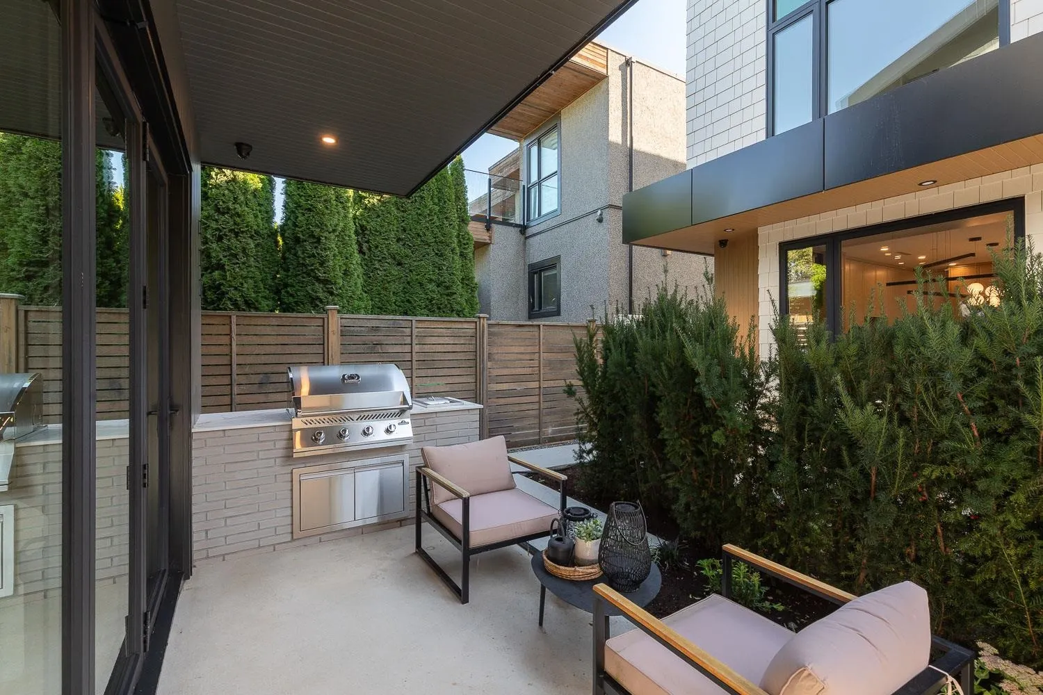 477 W 20th Avenue
