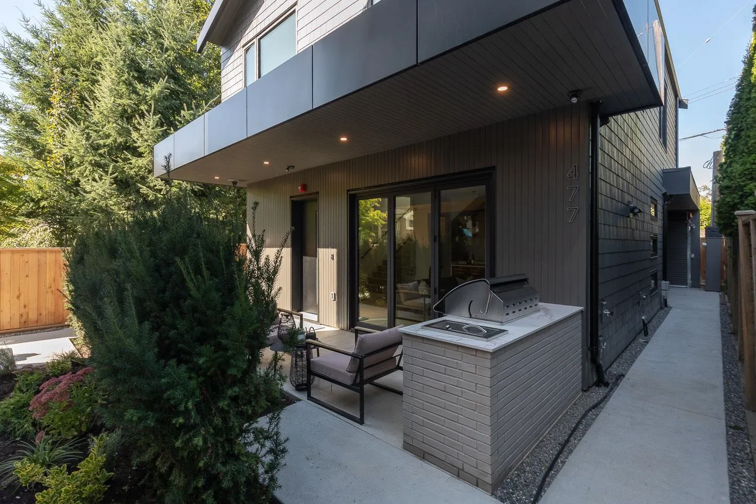 477 W 20th Avenue