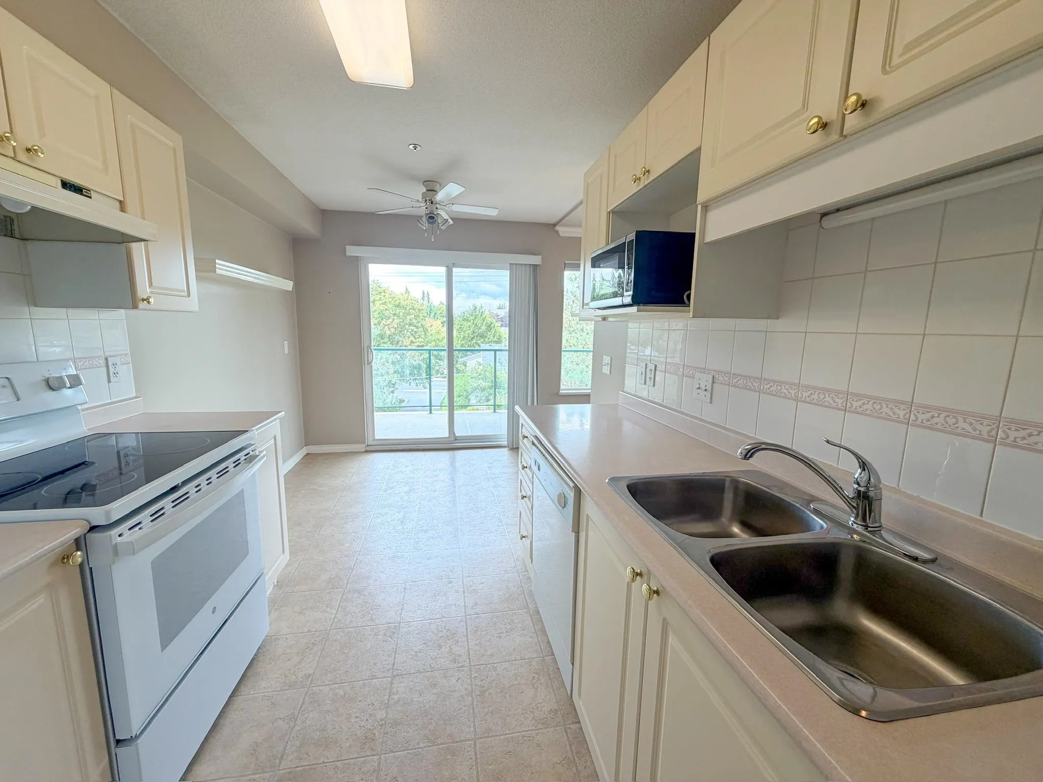 20433 53 Avenue #404