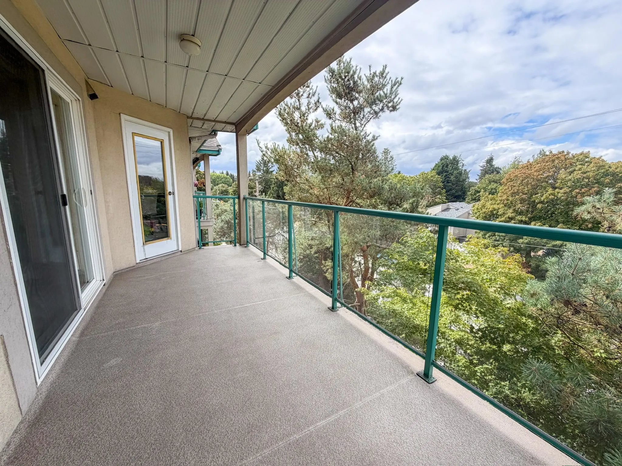 20433 53 Avenue #404