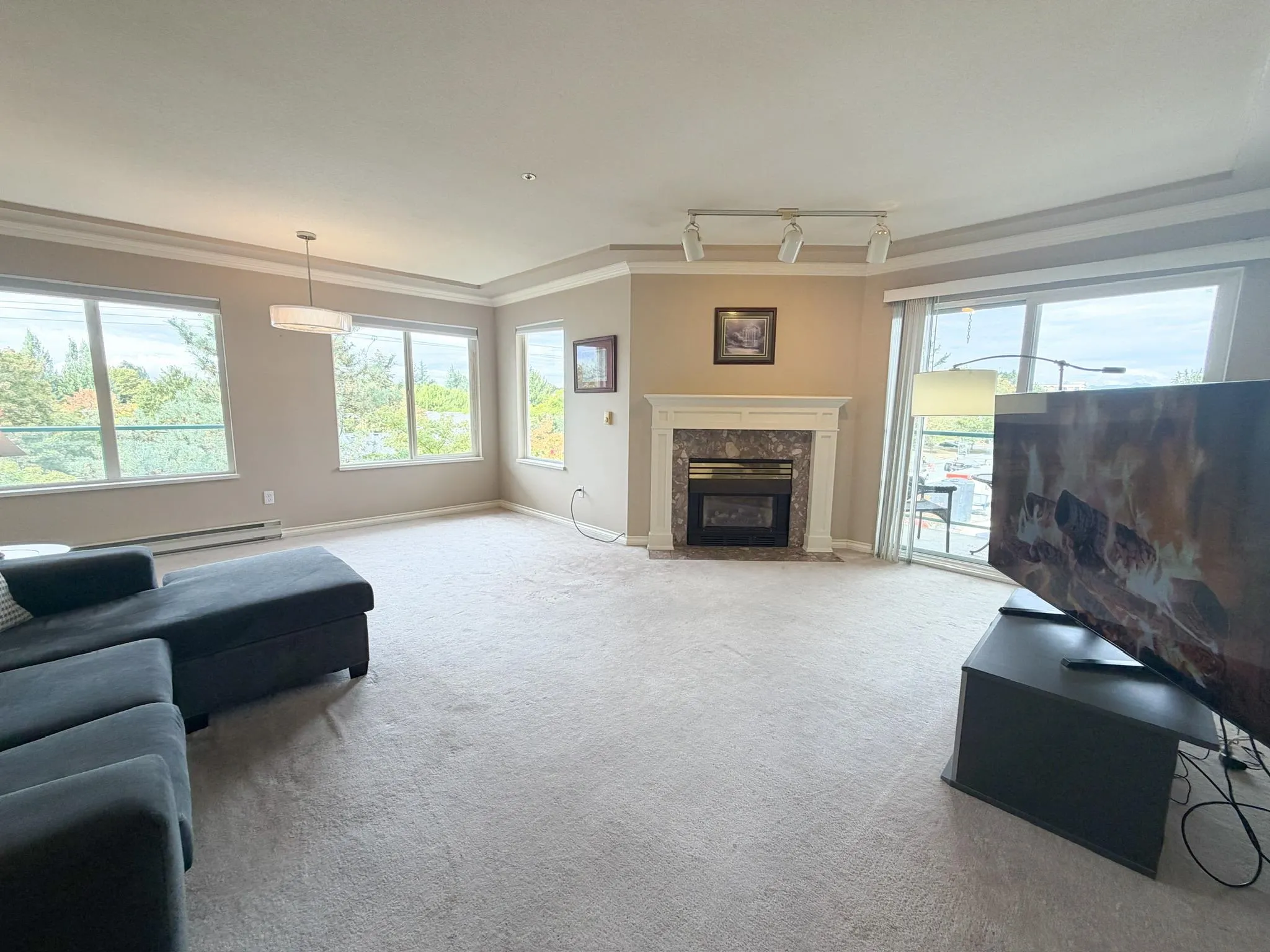 20433 53 Avenue #404
