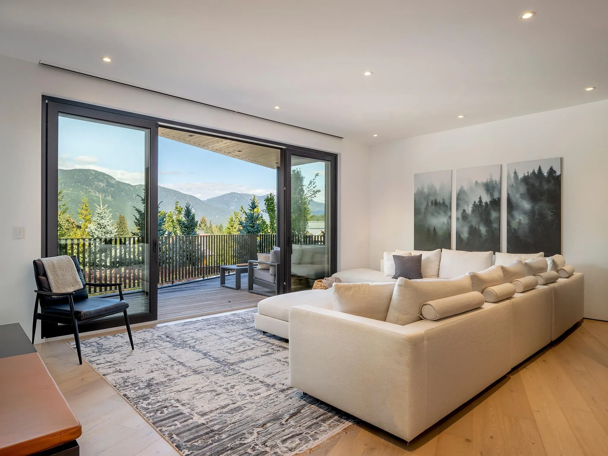 3565 Falcon Crescent