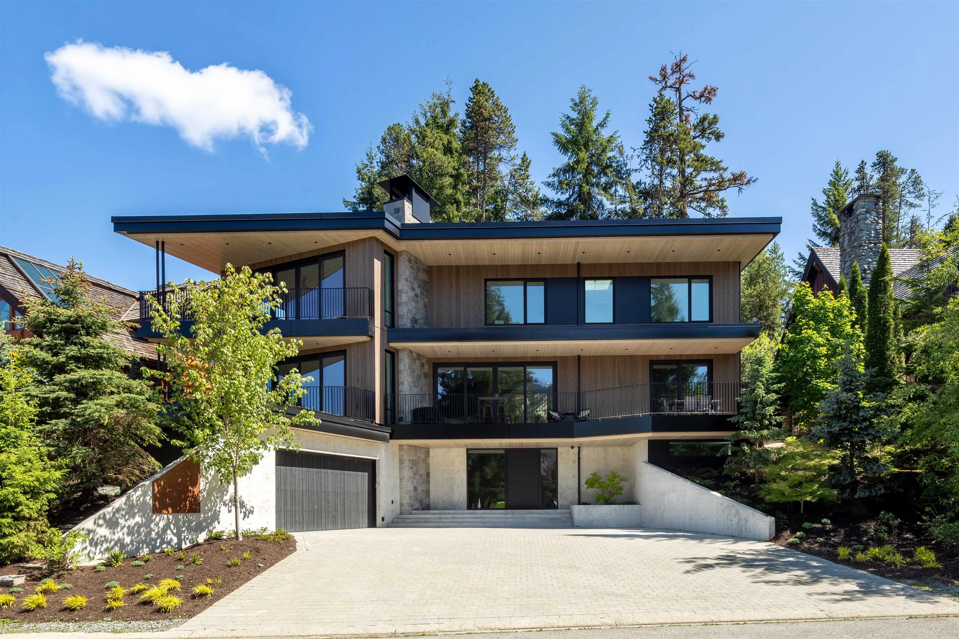 3565 Falcon Crescent