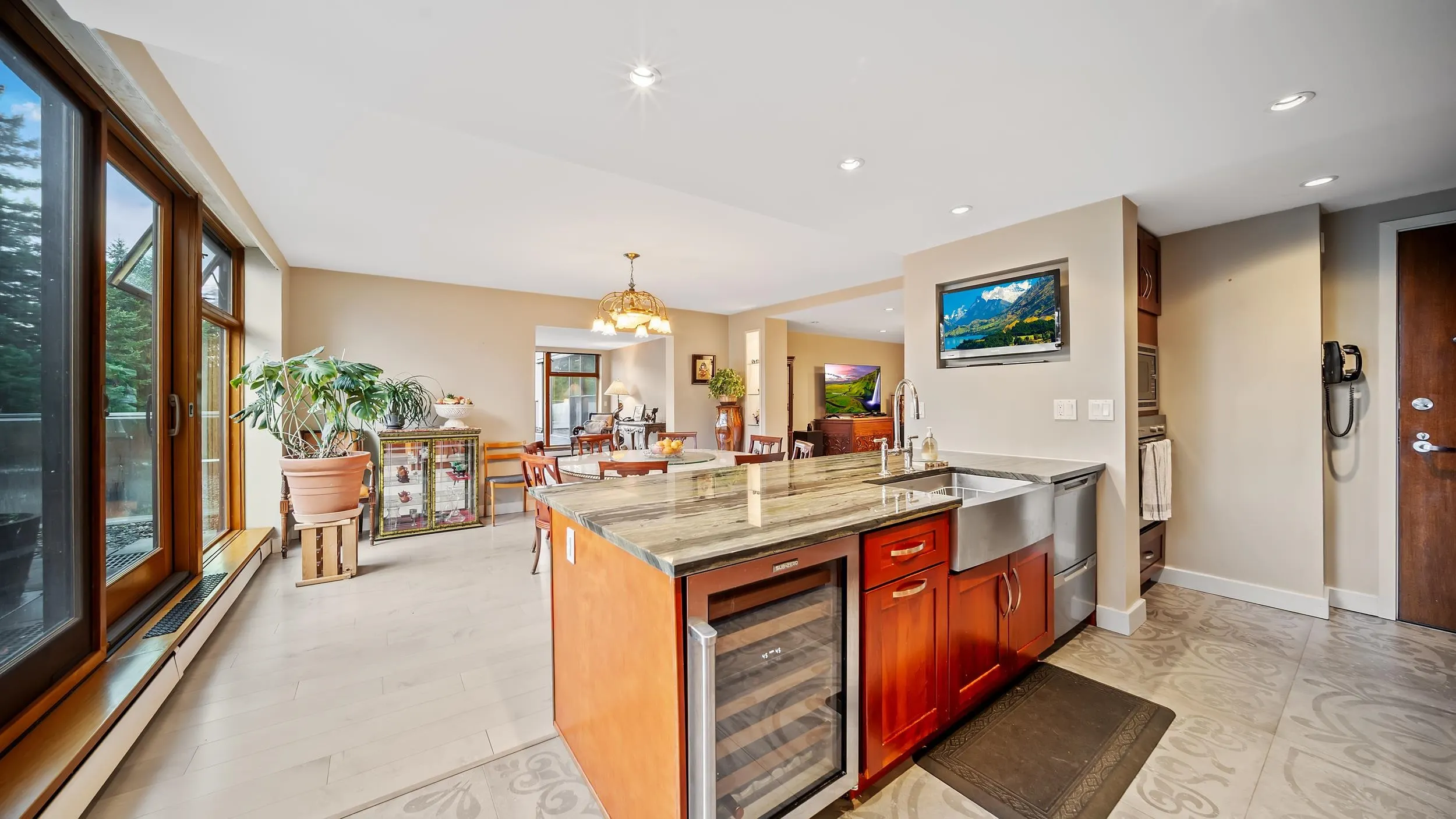 4900 Cartier Street #404