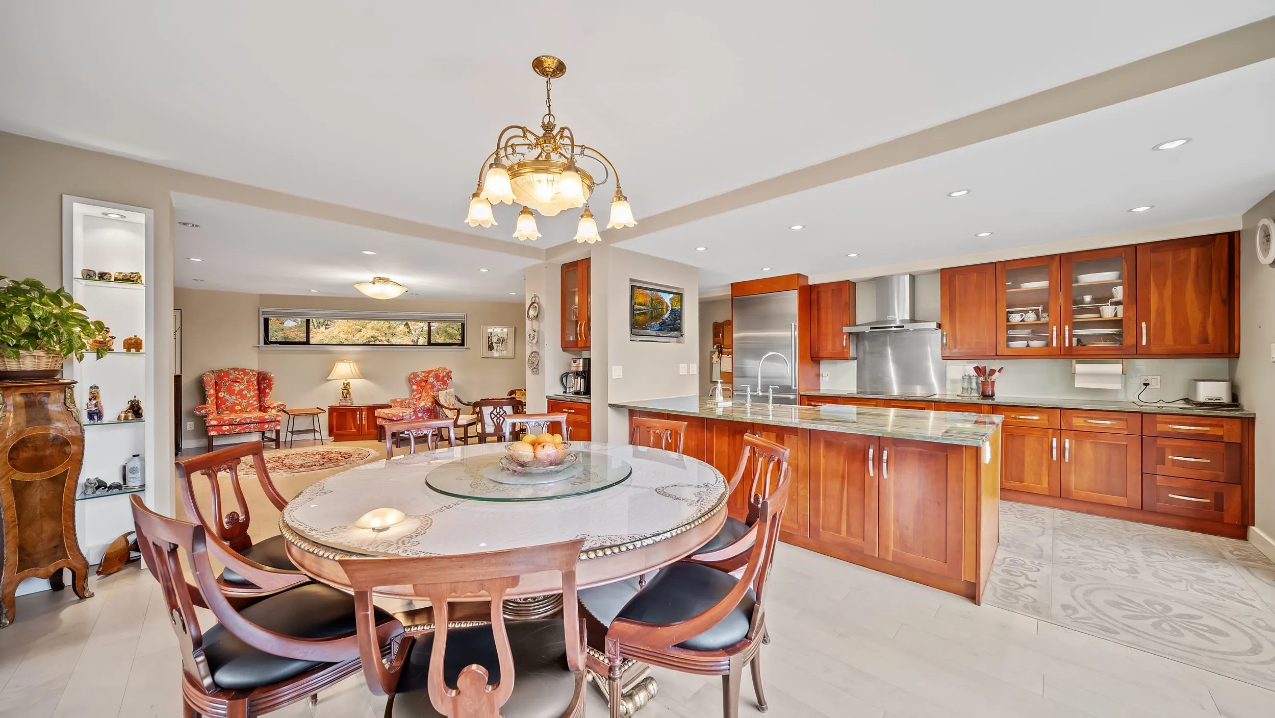 4900 Cartier Street #404
